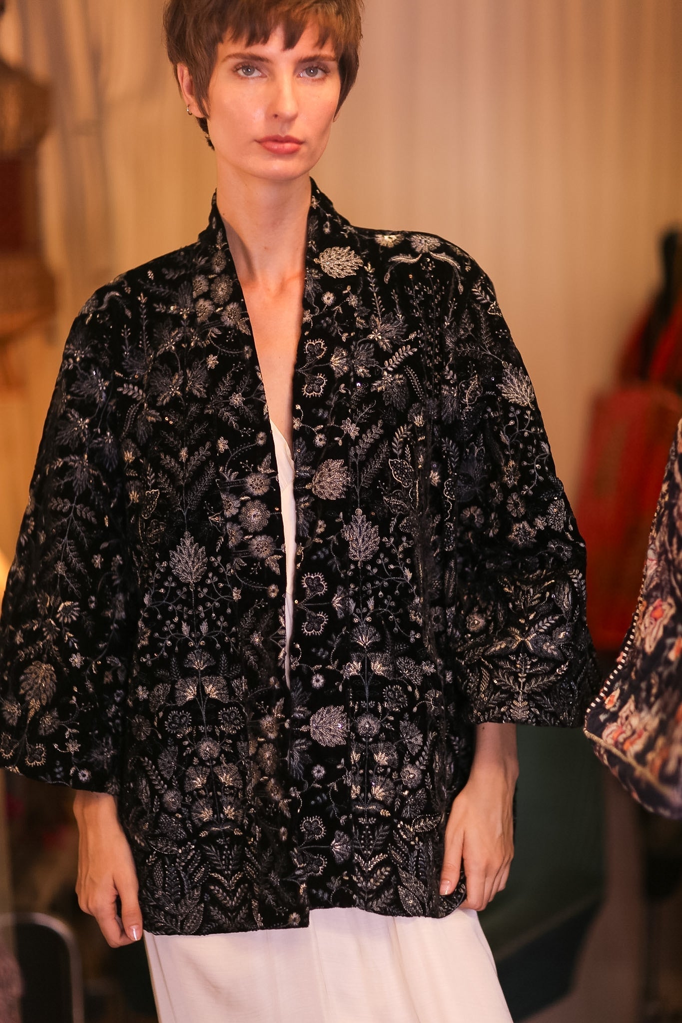 BLACK VELVET EMBROIDERED KIMONO JILUR - MOMO STUDIO BERLIN - Berlin Concept Store - sustainable & ethical fashion