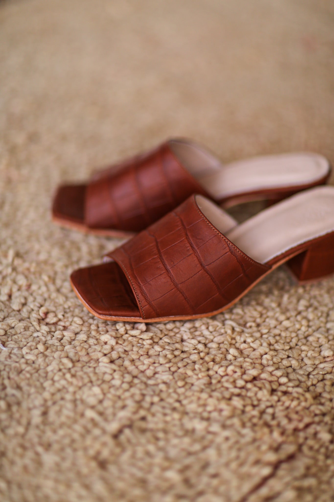 BROWN CROC EMBOSSED HEELED MULES PATTI - MOMO STUDIO BERLIN - Berlin Concept Store - sustainable & ethical fashion
