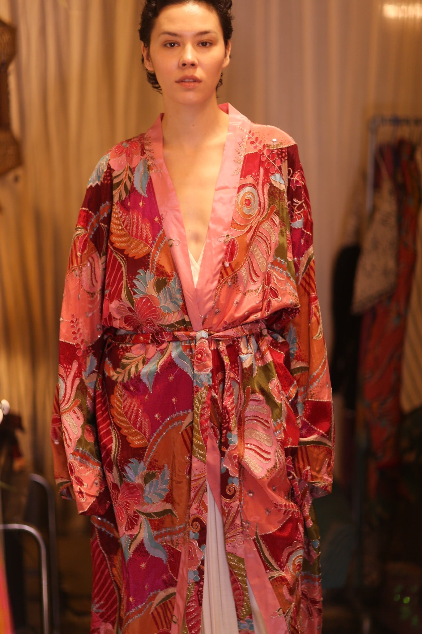 EMBROIDERED SILK KIMONO WITH BELT BAGAN - MOMO STUDIO BERLIN - Berlin Concept Store - sustainable & ethical fashion