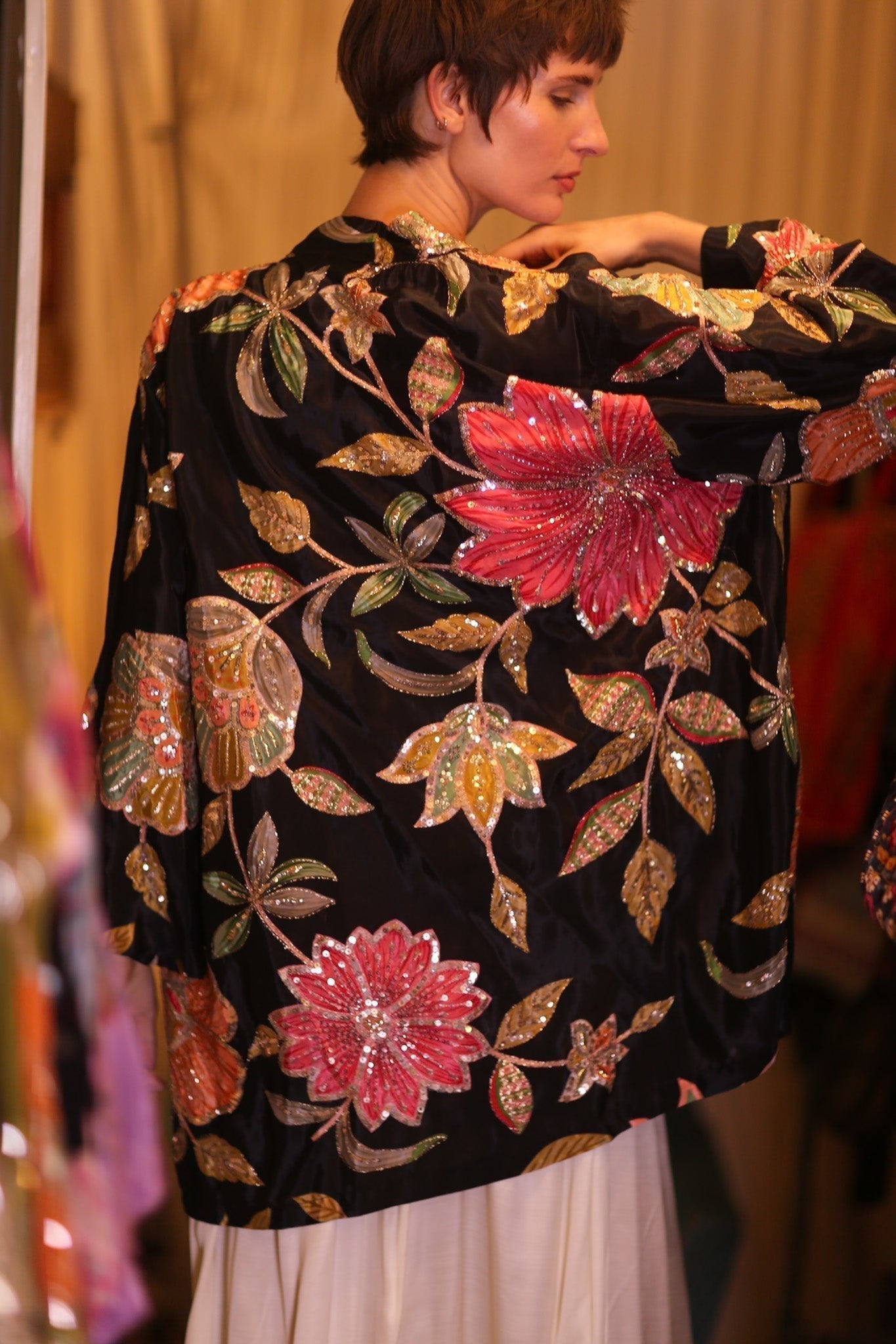 EMBROIDERED SILK SHORT KIMONO THONEPANHLA - MOMO STUDIO BERLIN - Berlin Concept Store - sustainable & ethical fashion
