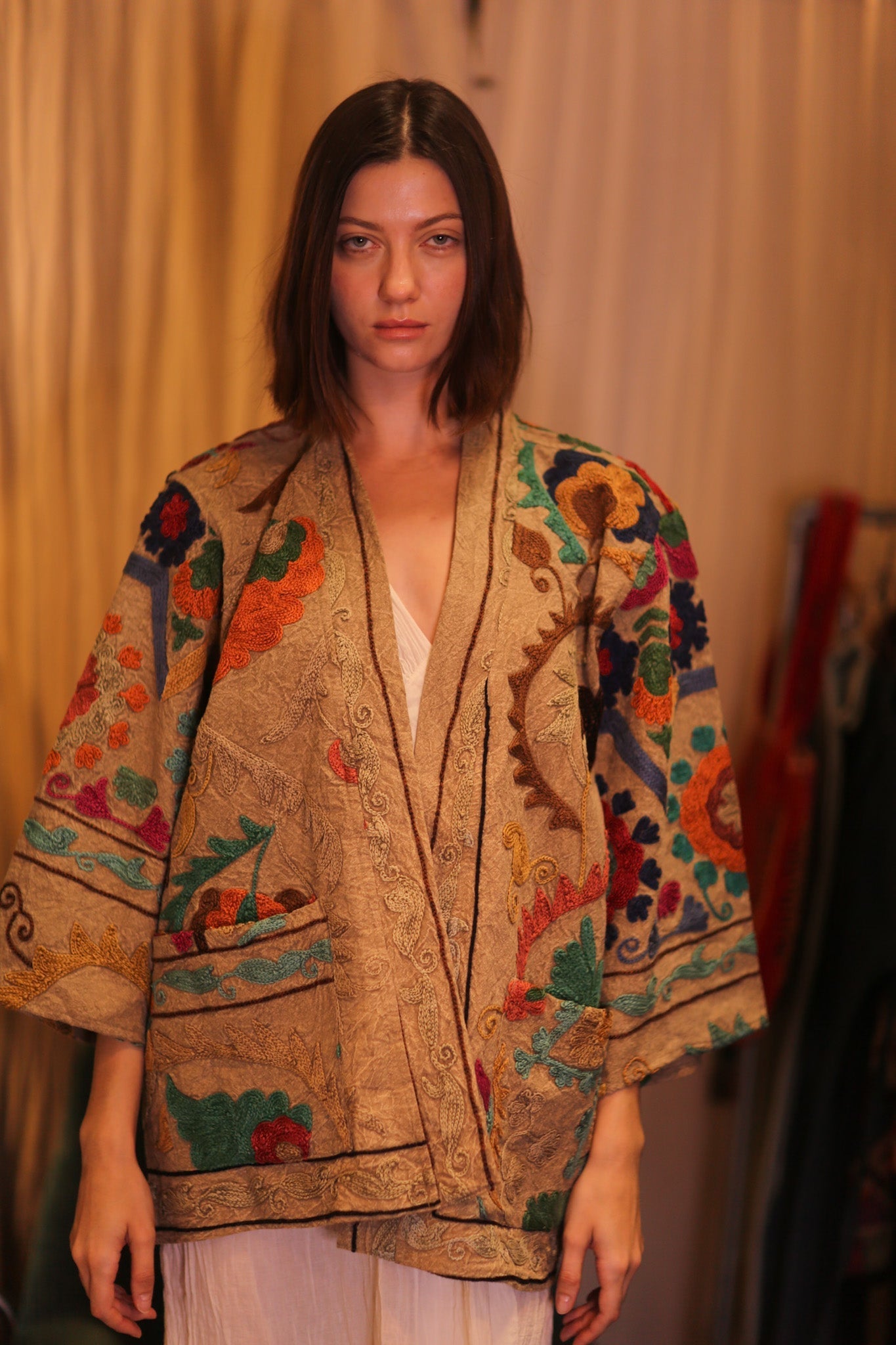 EMBROIDERED SUZANI SHORT KIMONO MONTY JING - MOMO STUDIO BERLIN - Berlin Concept Store - sustainable & ethical fashion