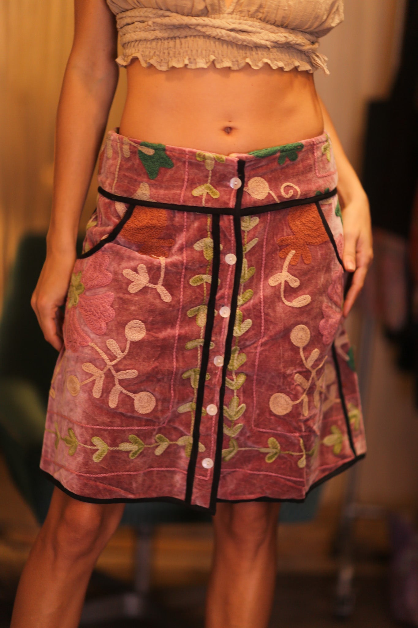 EMBROIDERED VELVET MINI SKIRT FLORAL VINES PINKY - MOMO STUDIO BERLIN - Berlin Concept Store - sustainable & ethical fashion