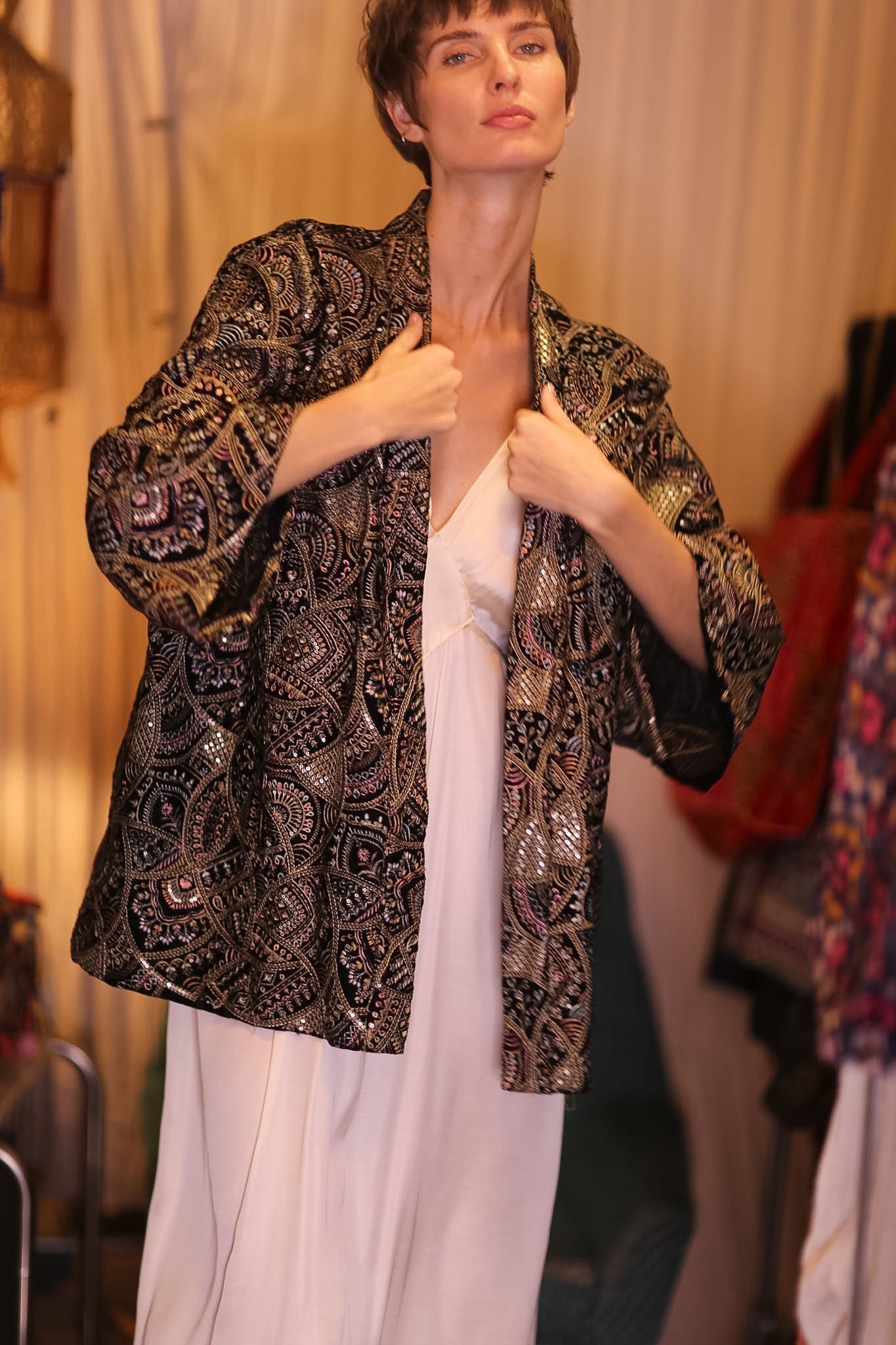 EMBROIDERED VELVET SHORT KIMONO GLODEN - MOMO STUDIO BERLIN - Berlin Concept Store - sustainable & ethical fashion