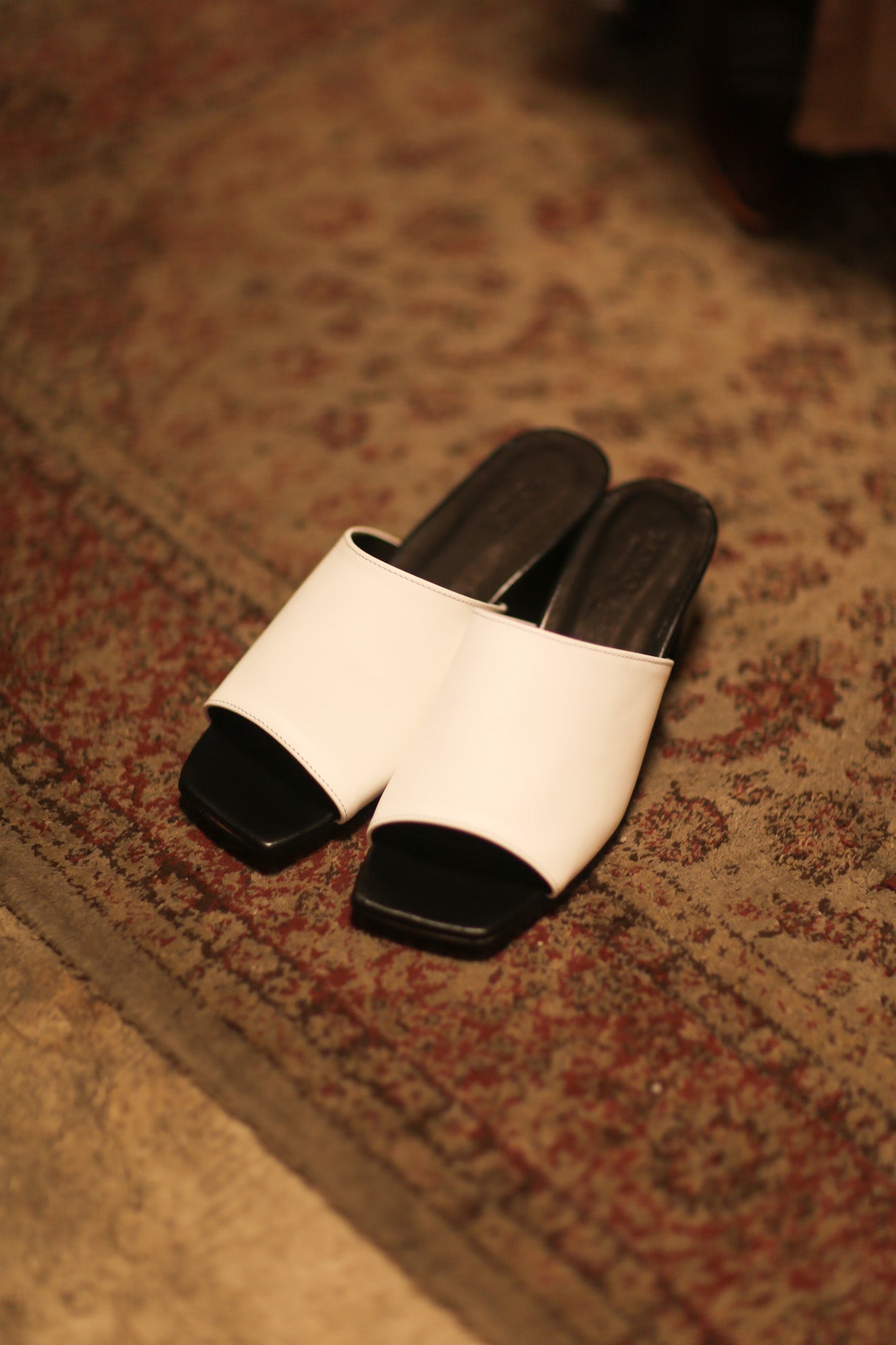 HEELED MULES LORIN WHITE BLACK - MOMO STUDIO BERLIN - Berlin Concept Store - sustainable & ethical fashion