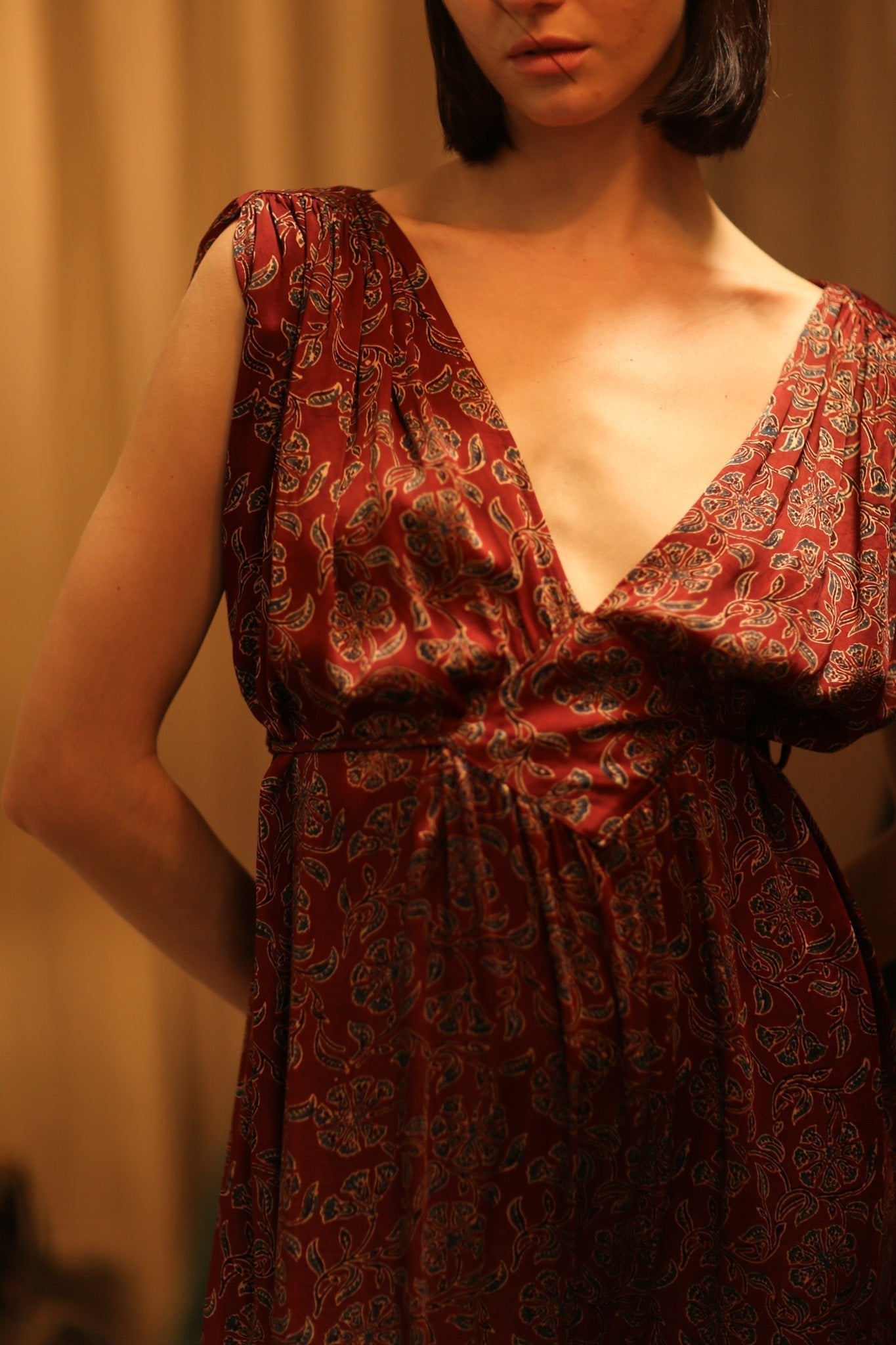 VICTORIA SILK DRESS FLORAL DECO BURGUNDY - MOMO STUDIO BERLIN - Berlin Concept Store - sustainable & ethical fashion