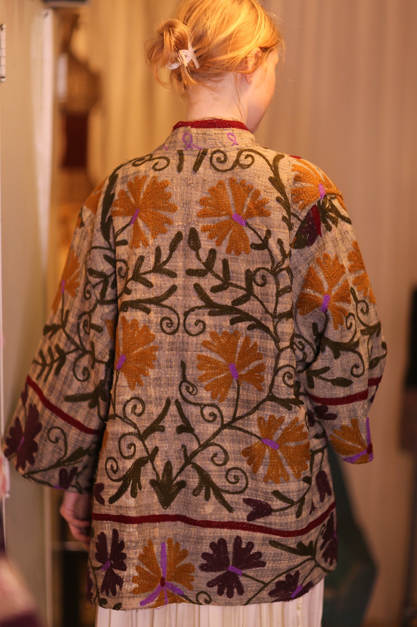 VINTAGE STYLE EMBROIDERED SHORT KIMONO MONTY HUĀ - MOMO STUDIO BERLIN - Berlin Concept Store - sustainable & ethical fashion