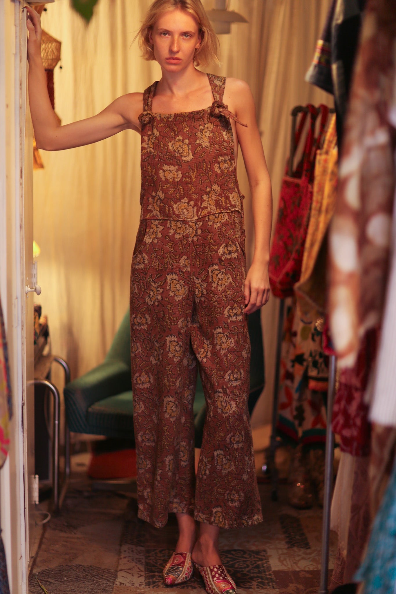 FREYA EMBROIDERED KANTHA BROWN FLORAL