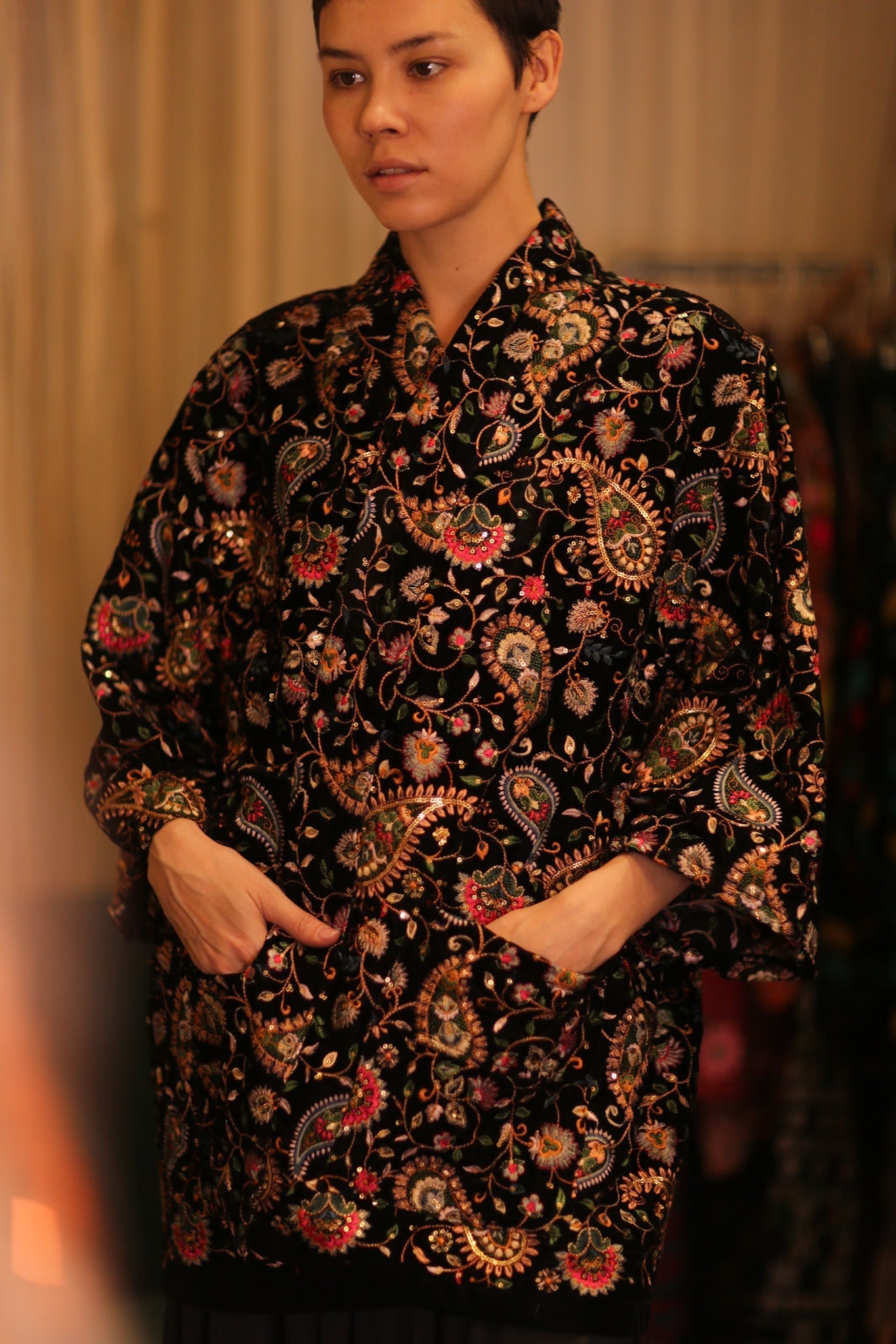 SHORT VELVET EMBROIDERED KIMONO MONA BLACK