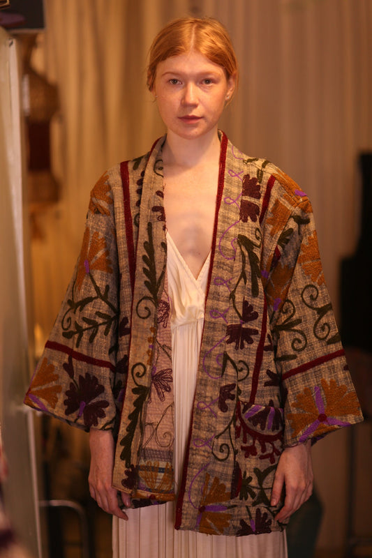 VINTAGE STYLE EMBROIDERED SHORT KIMONO MONTY HUĀ