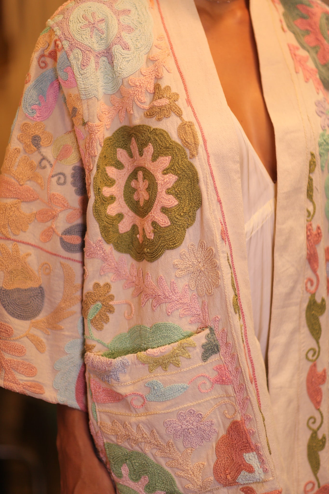 GINEVRA EMBROIDERED SUZANI KIMONO MONTY COCO