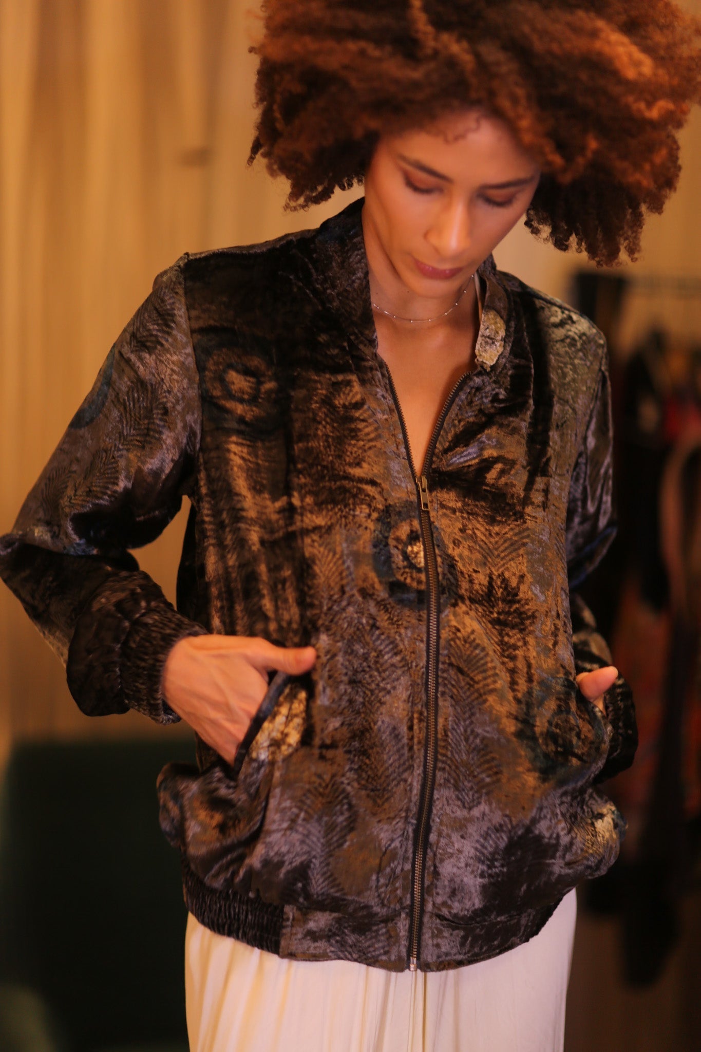 VELVET BOMBER JACKET ANCHA KAWTHAUNG