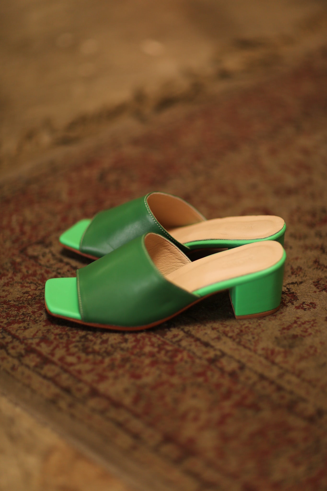 LEATHER MULES LORIN GREEN