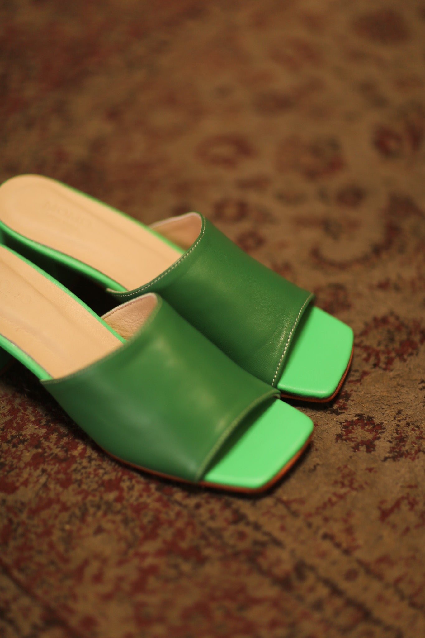 LEATHER MULES LORIN GREEN