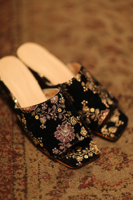 EMBROIDERED VELVET MULES LINDU