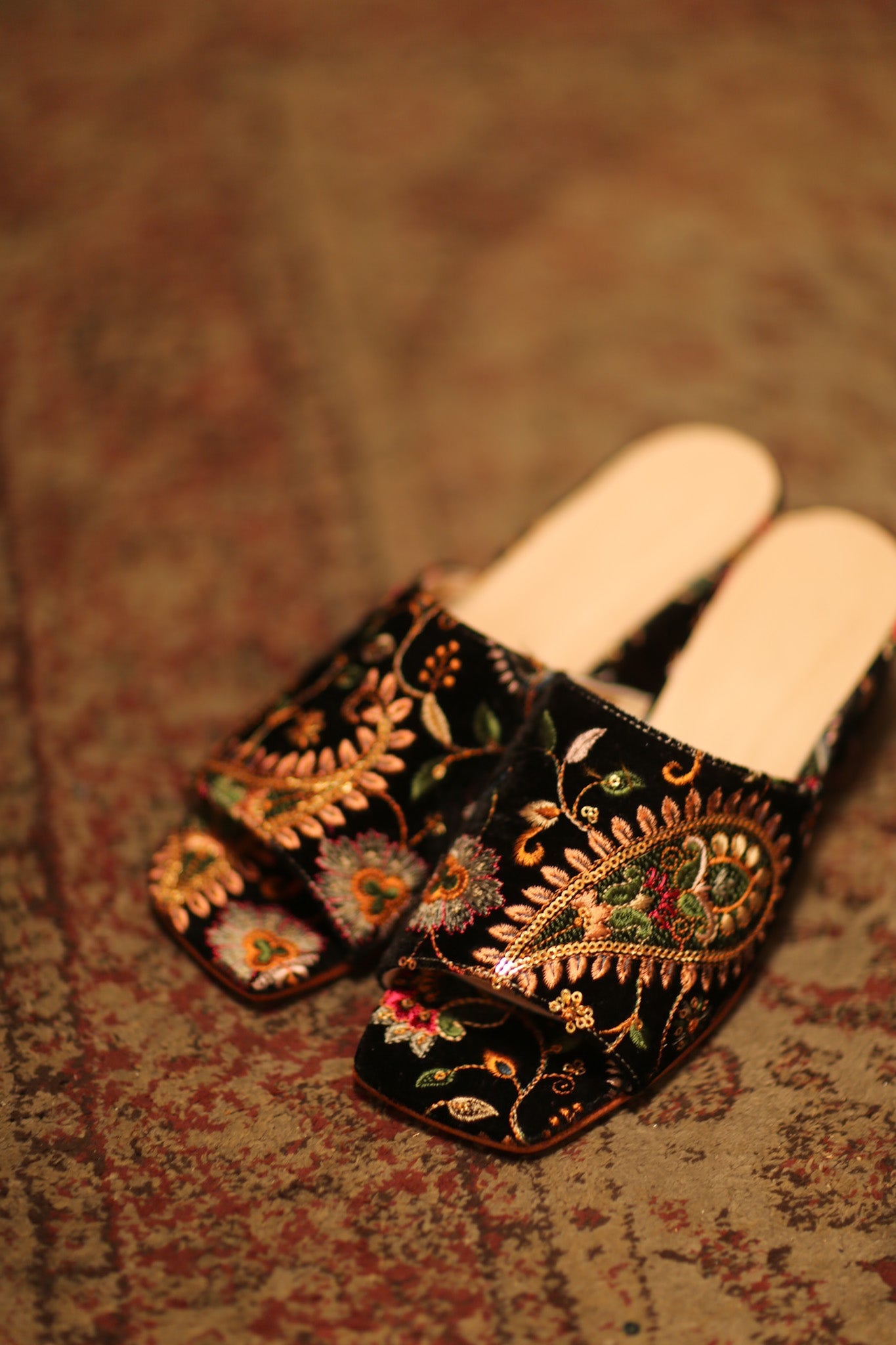 BLACK VELVET EMBROIDERED MULES YINRI