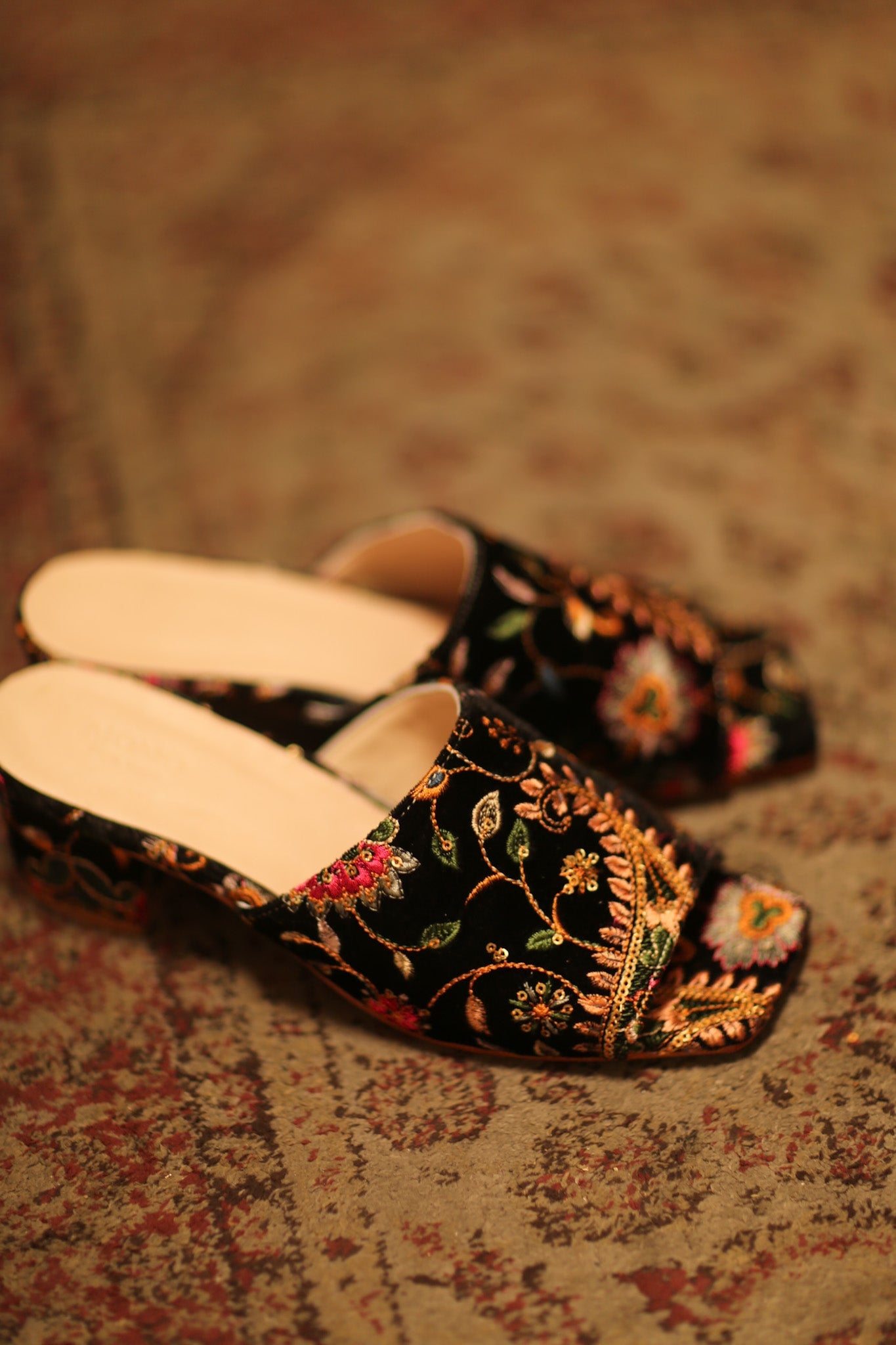 BLACK VELVET EMBROIDERED MULES YINRI