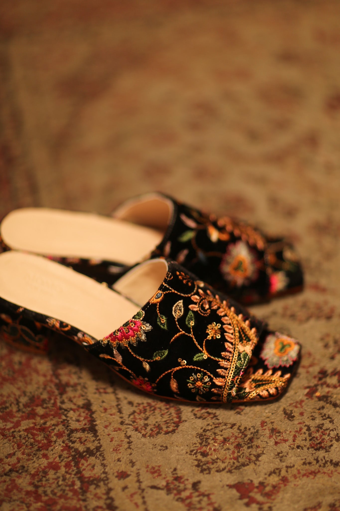 BLACK VELVET EMBROIDERED MULES YINRI