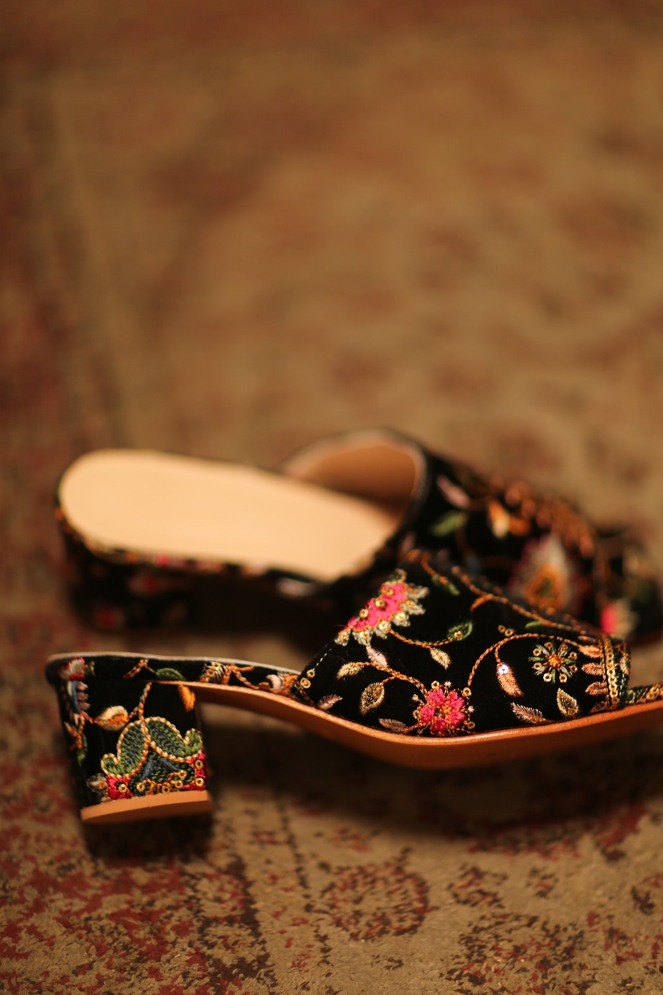 BLACK VELVET EMBROIDERED MULES YINRI