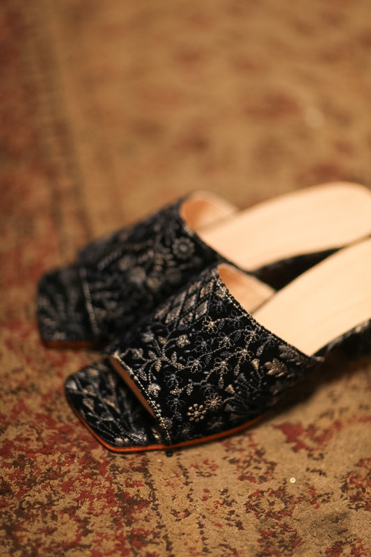 EMBROIDERED VELVET MULES ORINUT