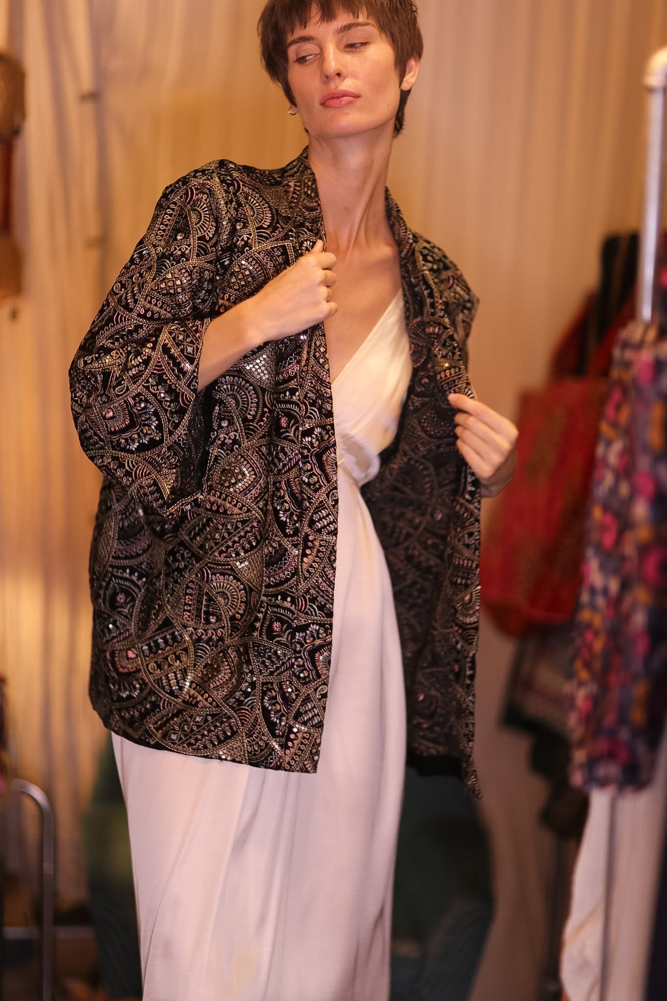 EMBROIDERED VELVET SHORT KIMONO GLODEN