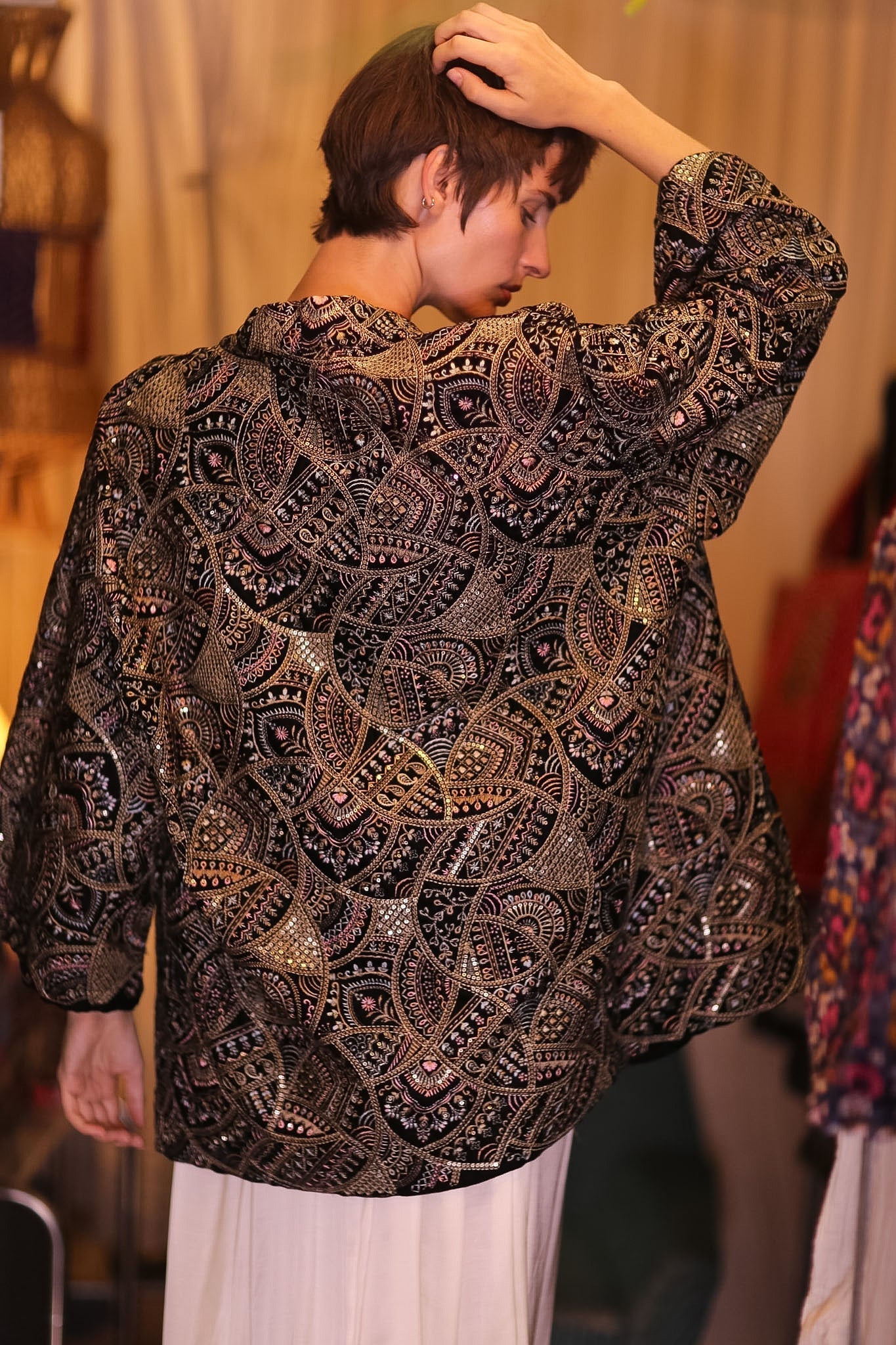 EMBROIDERED VELVET SHORT KIMONO GLODEN