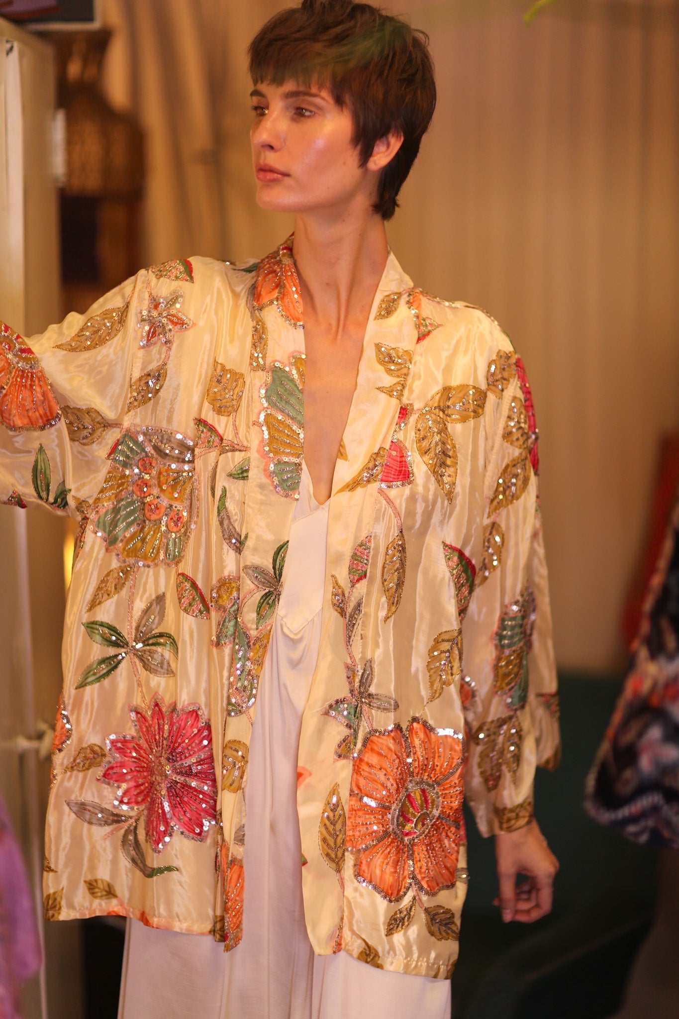 EMBROIDERED SILK SHORT KIMONO CORALINE