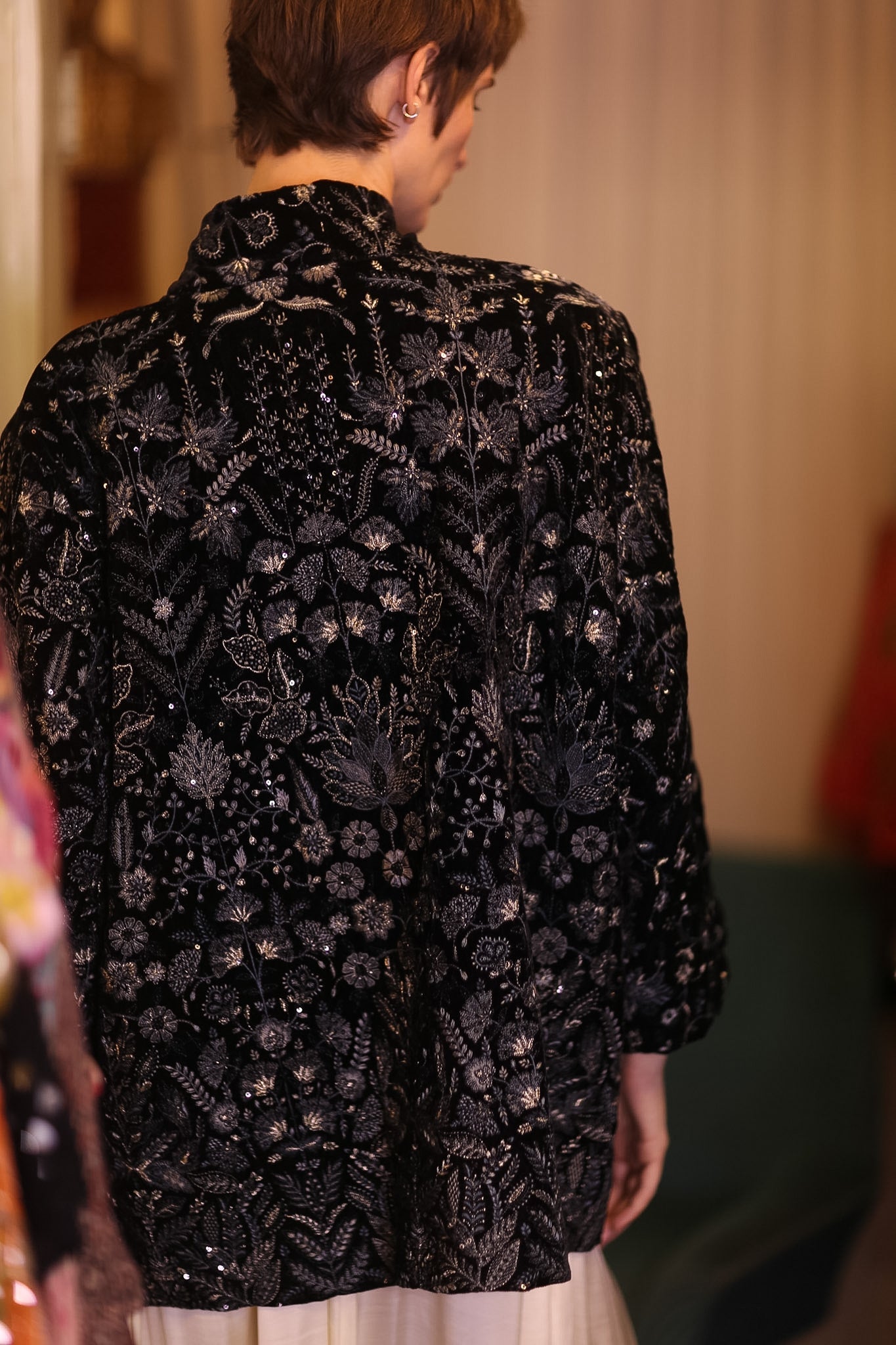 BLACK VELVET EMBROIDERED KIMONO JILUR