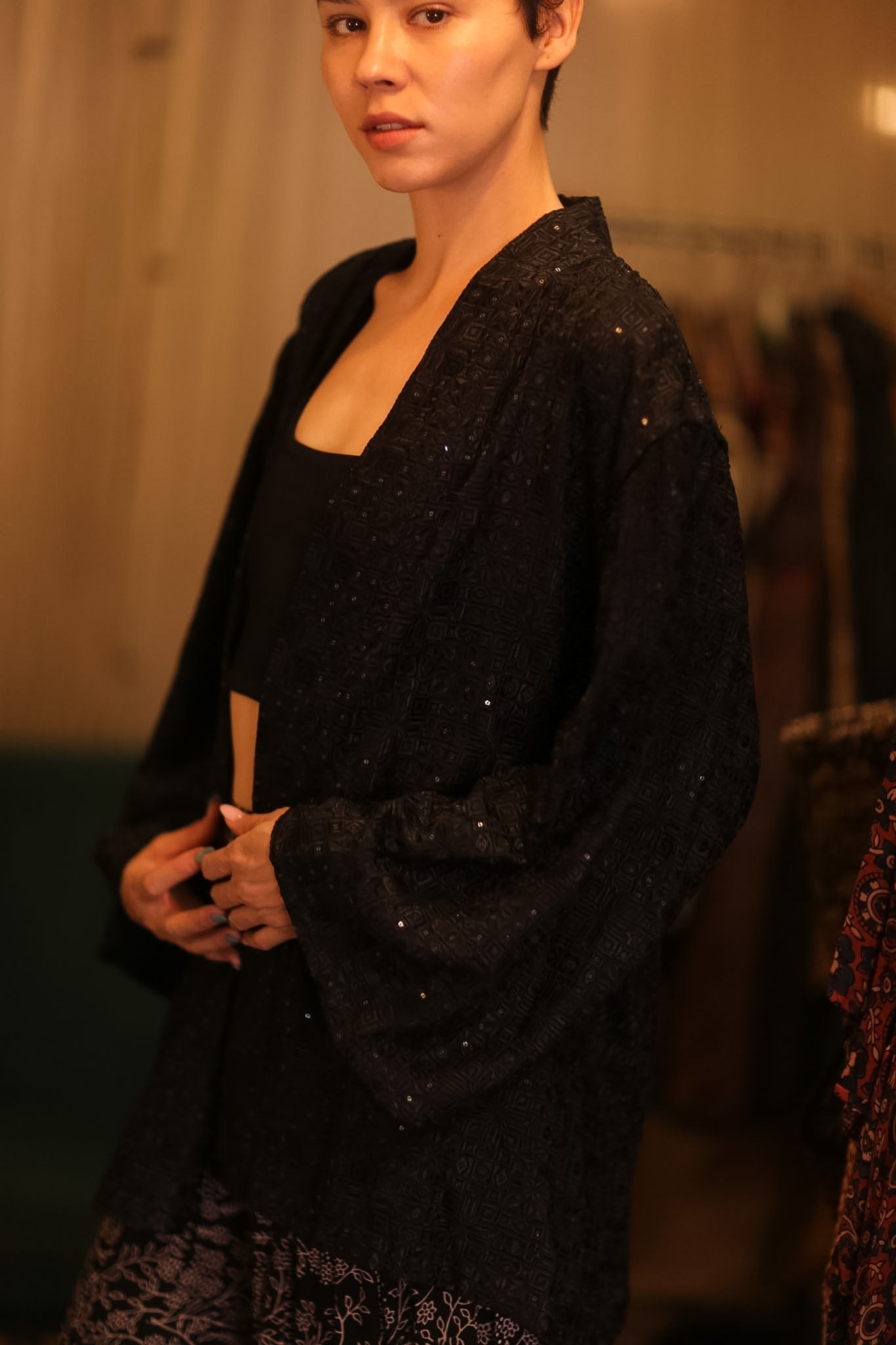 EMBROIDERED SILK SHORT KIMONO MAHUYAR