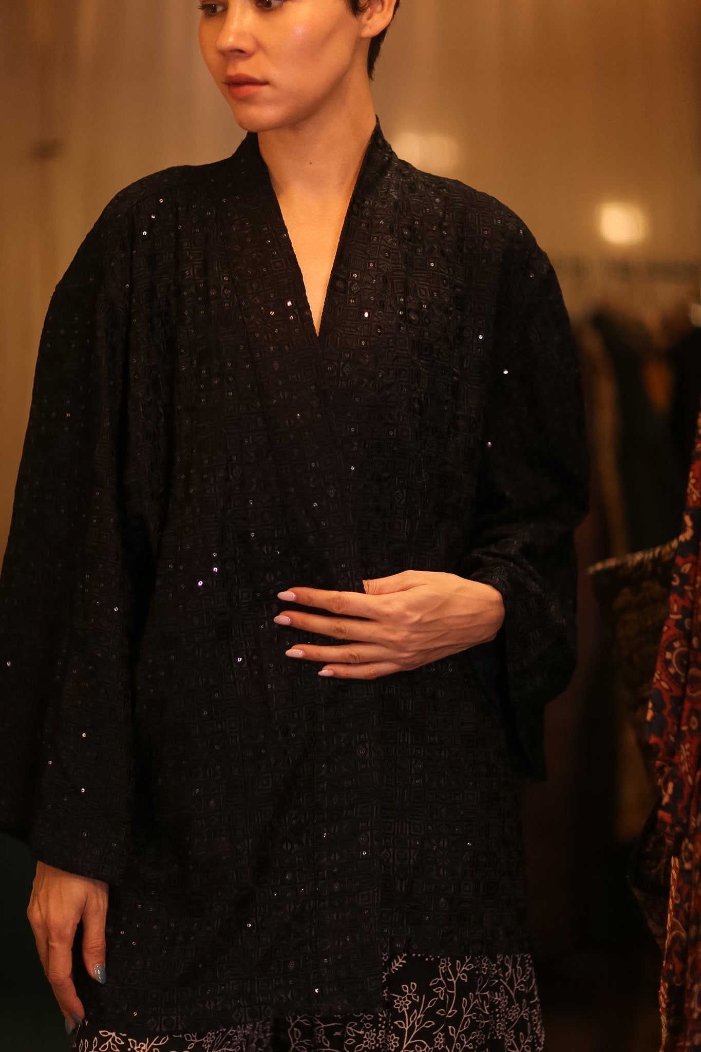 EMBROIDERED SILK SHORT KIMONO MAHUYAR