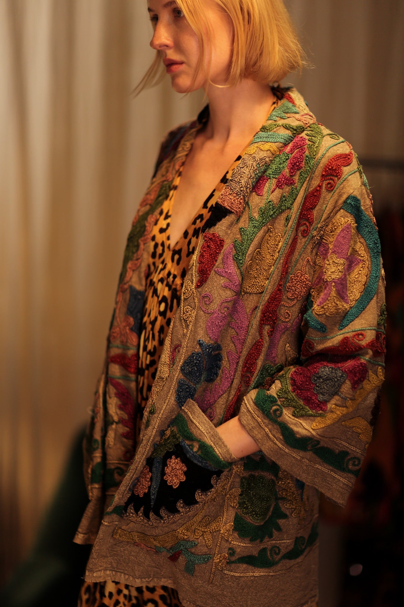 EMBROIDERED KANTHA KIMONO MONTY ISLAND FLOWERS