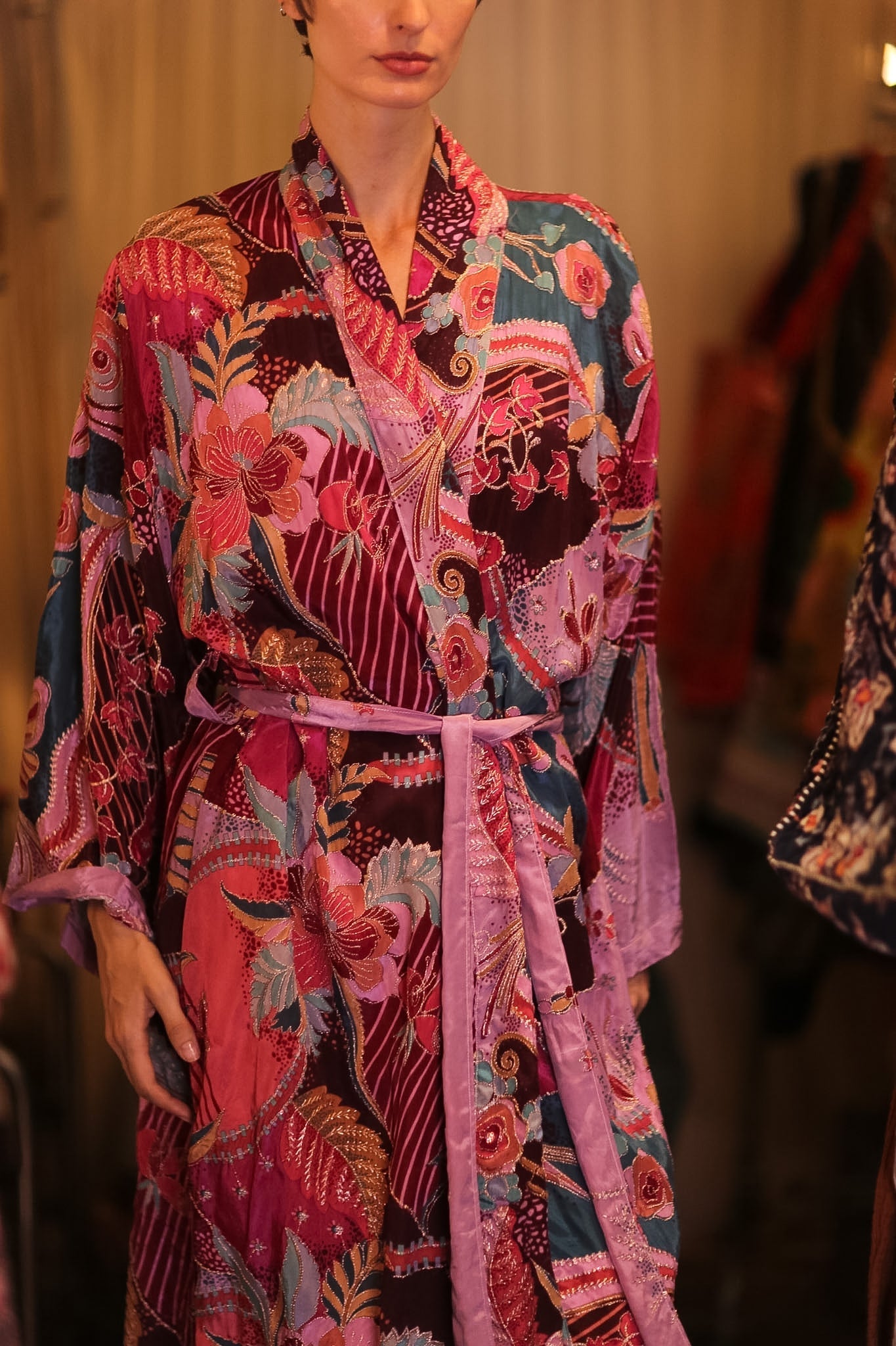 EMBROIDERED SILK LONG KIMONO FLORAL