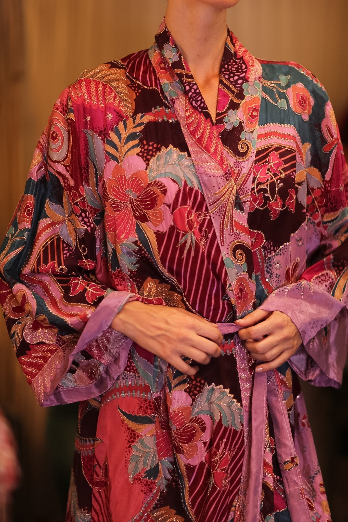 EMBROIDERED SILK LONG KIMONO FLORAL