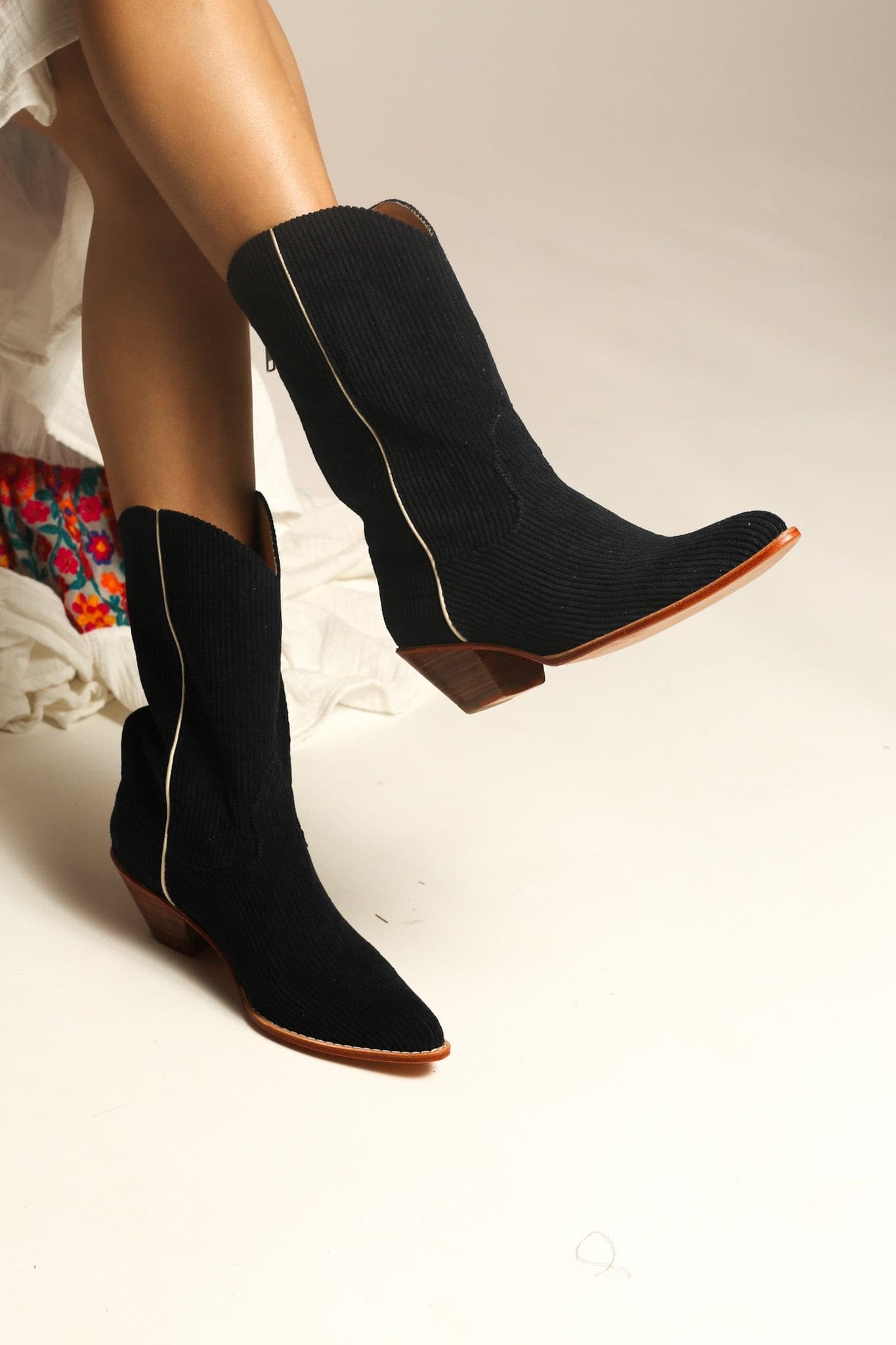 BLACK CORDUROY BOOTS MOLINA - MOMO STUDIO BERLIN - Berlin Concept Store - sustainable & ethical fashion