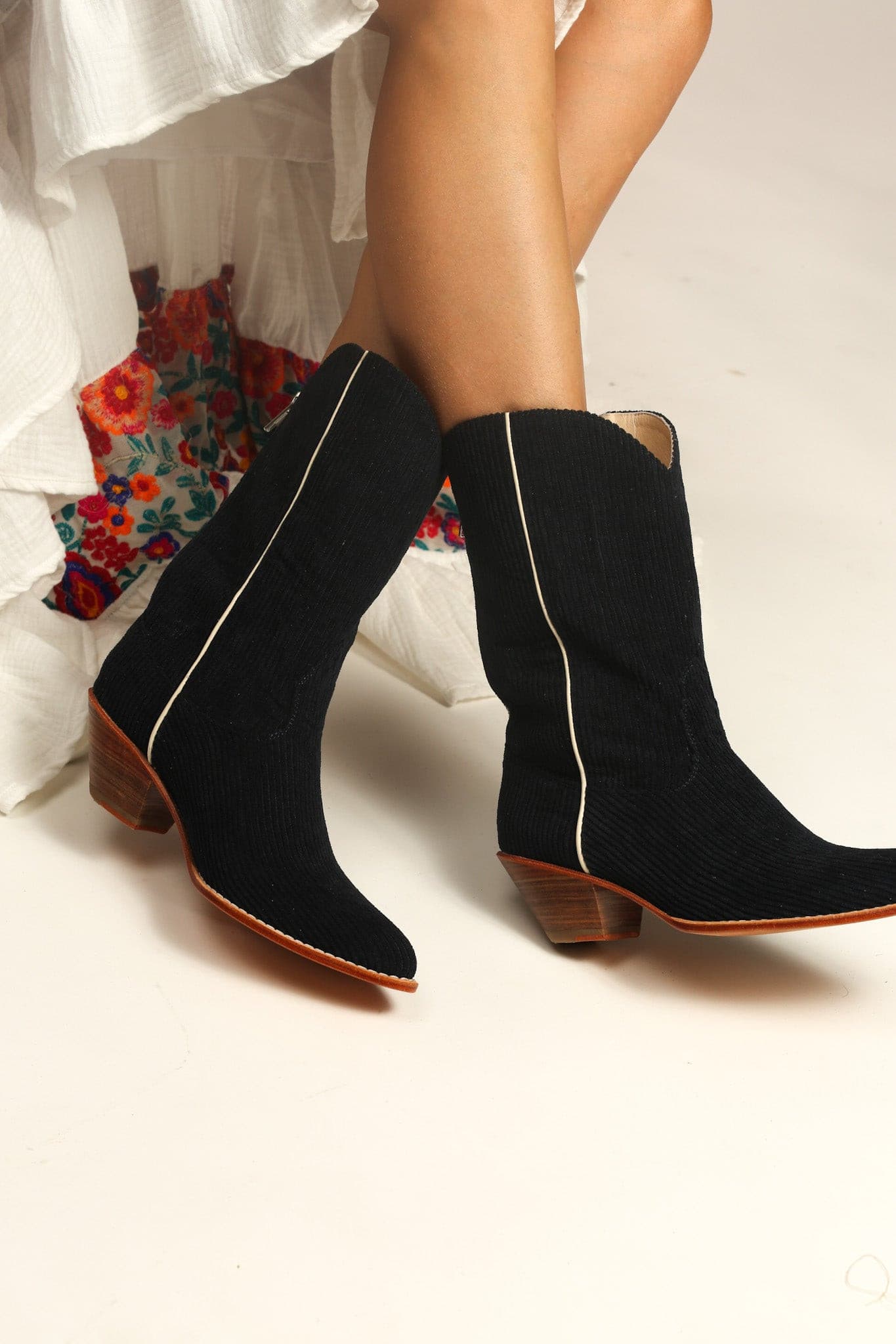 BLACK CORDUROY BOOTS MOLINA - MOMO STUDIO BERLIN - Berlin Concept Store - sustainable & ethical fashion