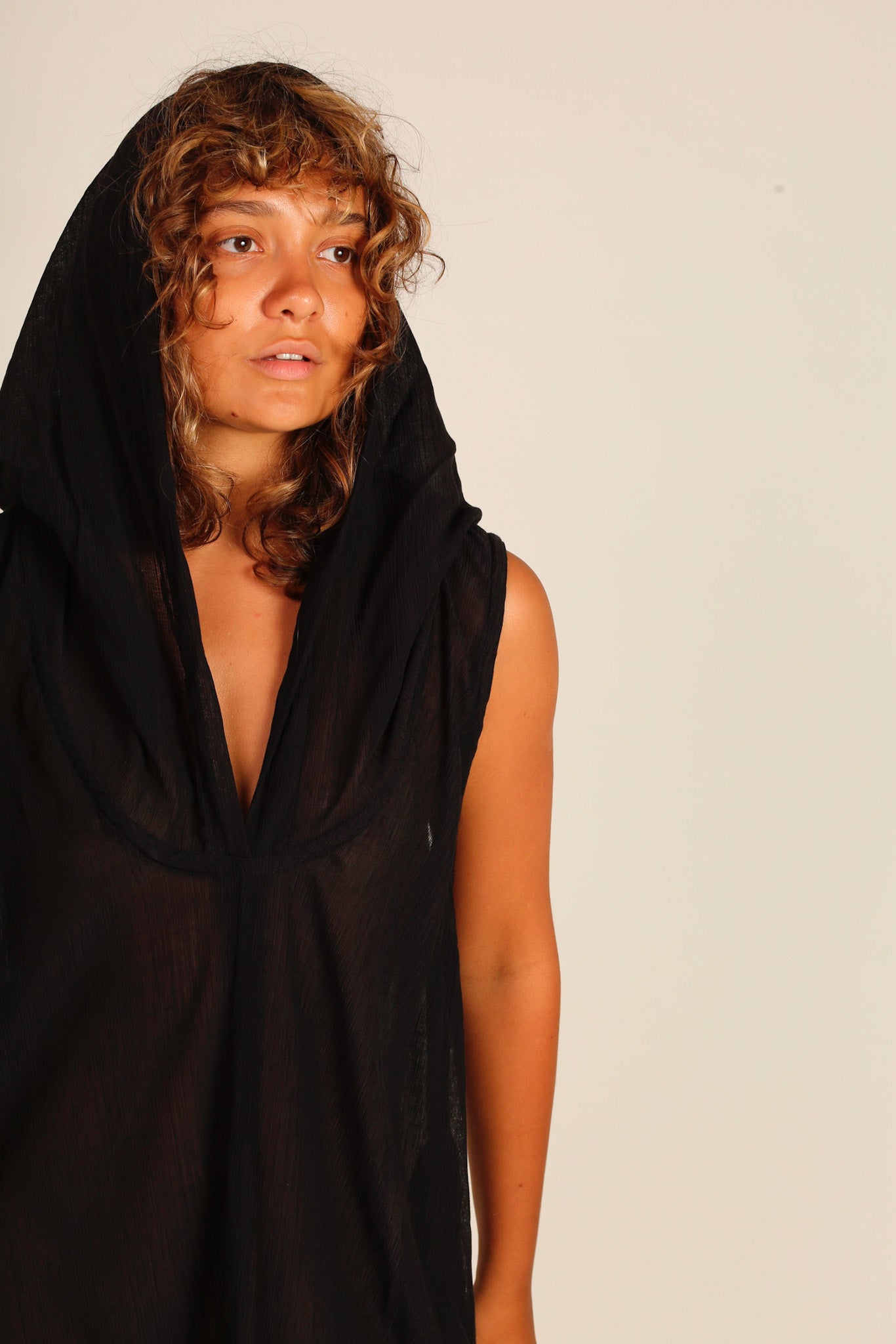 BLACK COTTON HOODIE DRESS SHARA - MOMO STUDIO BERLIN - Berlin Concept Store - sustainable & ethical fashion