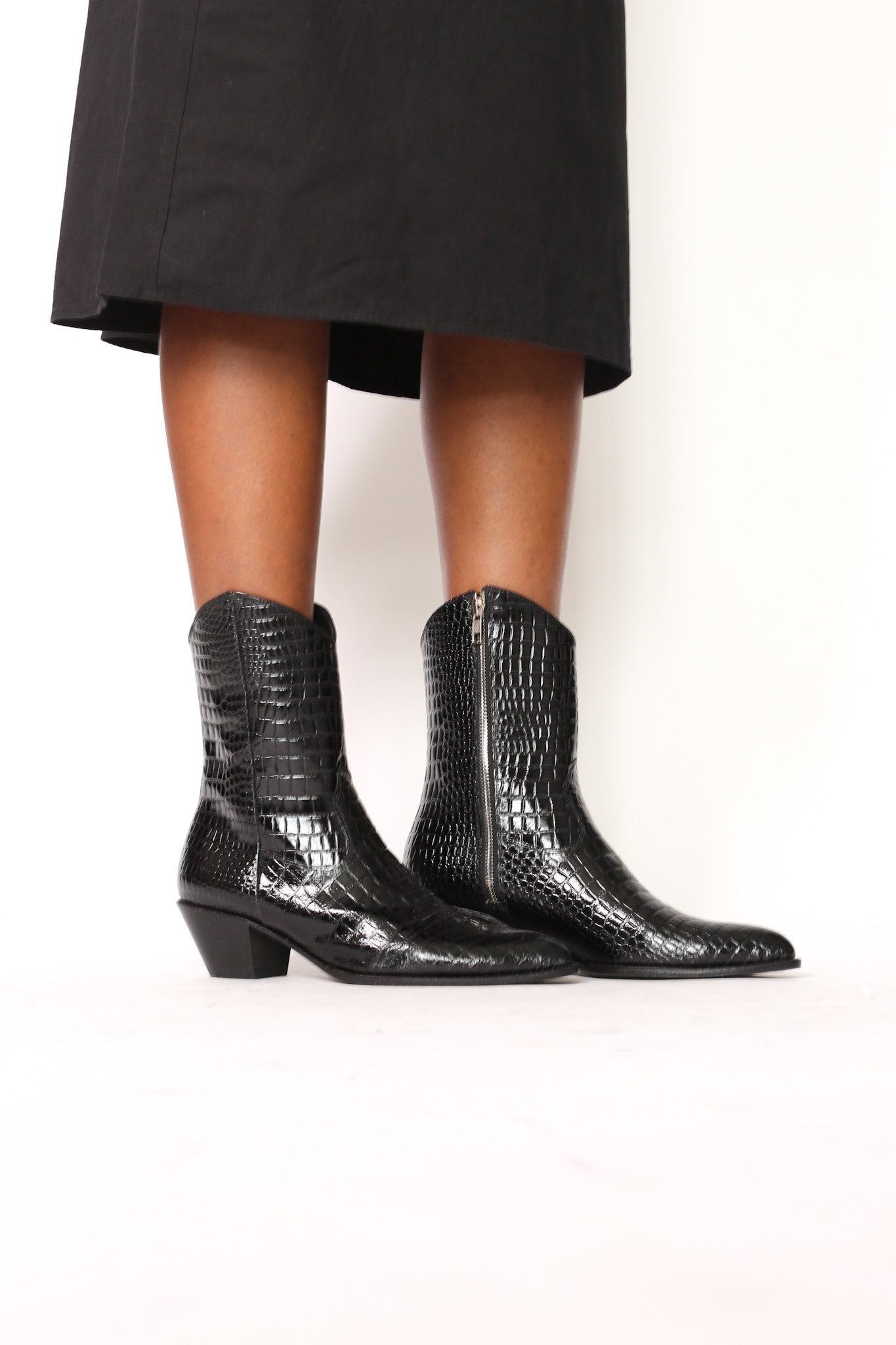 BLACK CROCODILE EMBOSSED MID HIGH BOOTS FLOR - MOMO STUDIO BERLIN - Berlin Concept Store - sustainable & ethical fashion