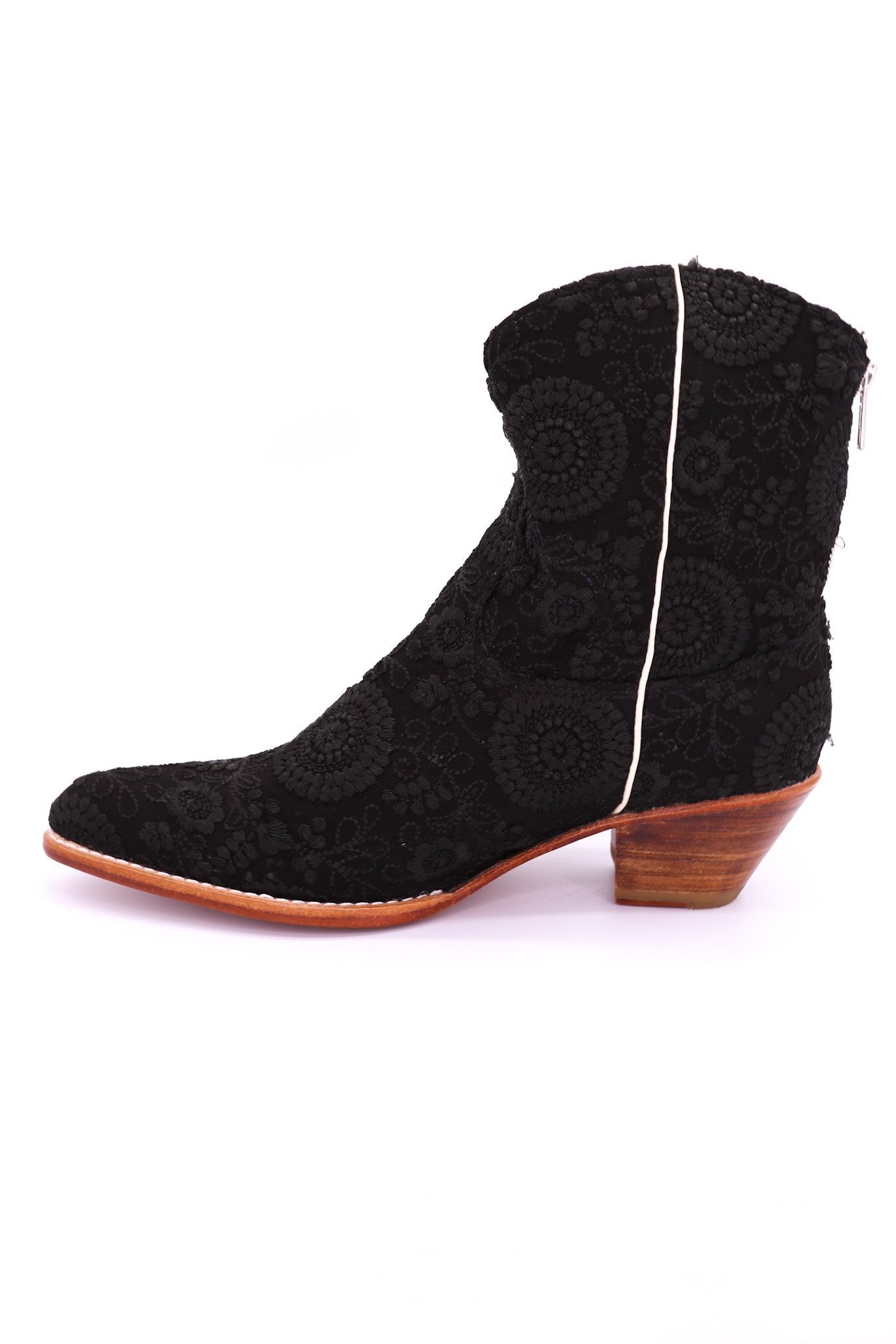 BLACK EMBROIDERED BOOTIES JAUNE - MOMO STUDIO BERLIN - Berlin Concept Store - sustainable & ethical fashion