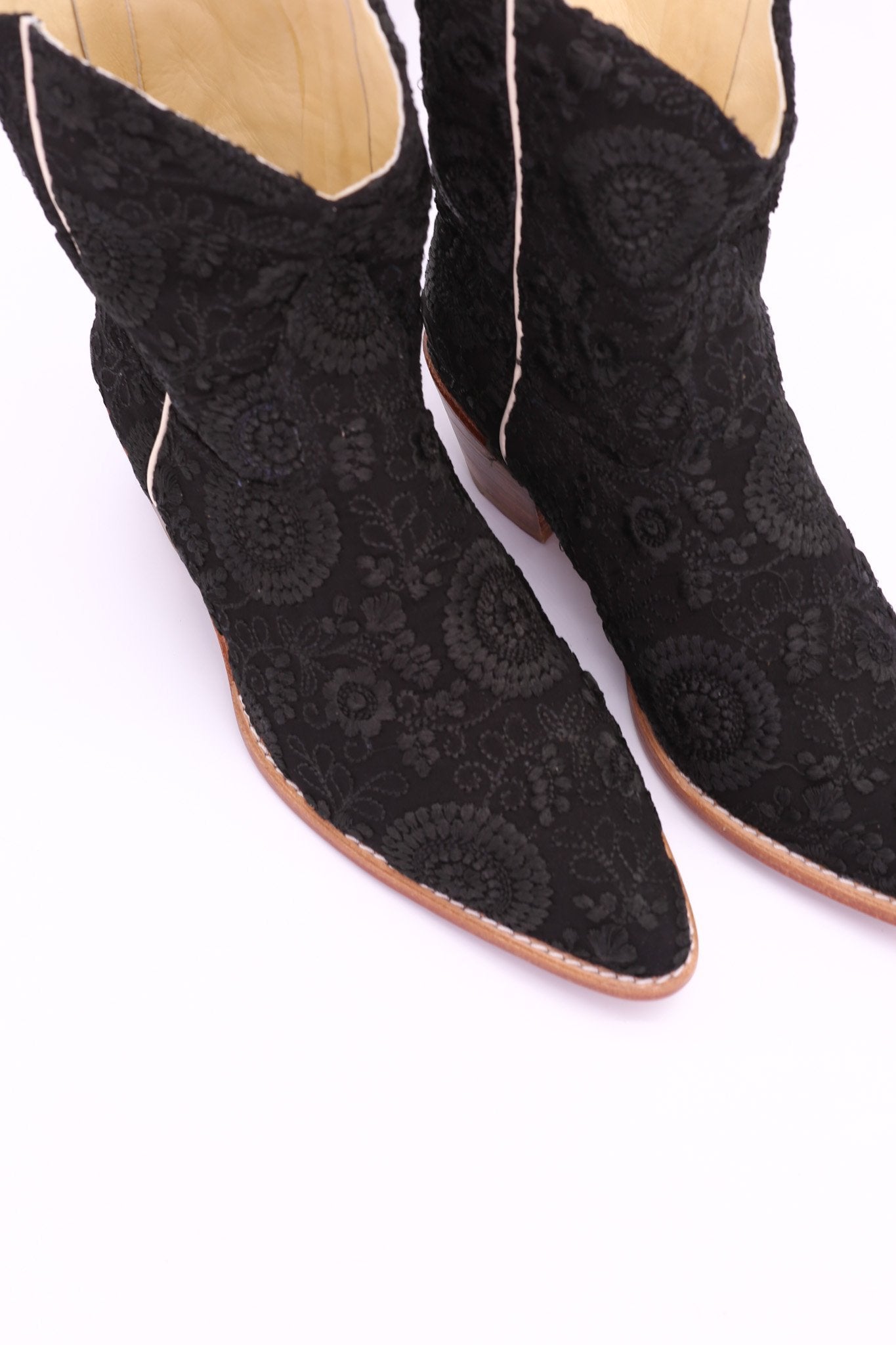 BLACK EMBROIDERED BOOTIES JAUNE - MOMO STUDIO BERLIN - Berlin Concept Store - sustainable & ethical fashion