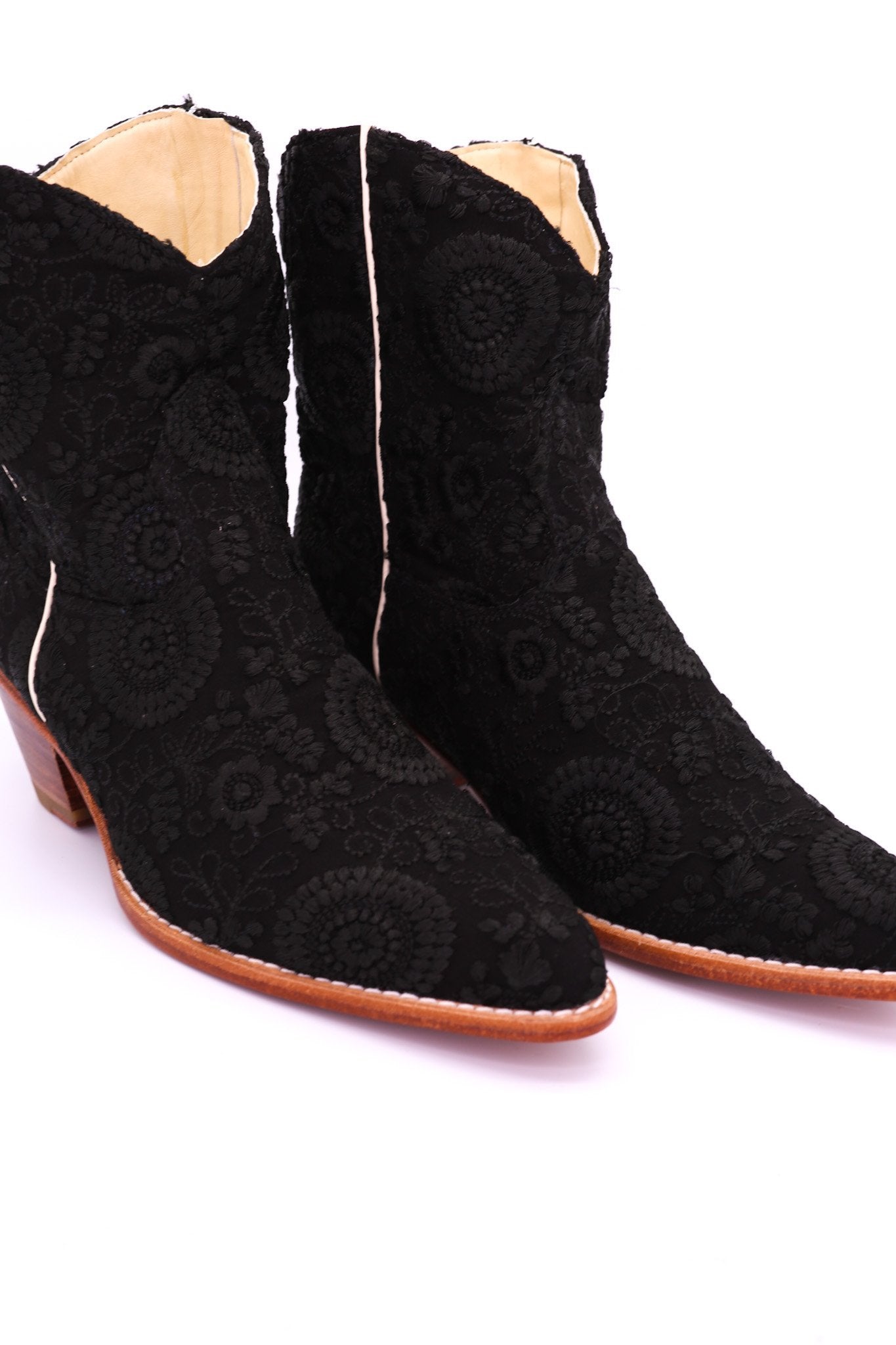 BLACK EMBROIDERED BOOTIES JAUNE - MOMO STUDIO BERLIN - Berlin Concept Store - sustainable & ethical fashion