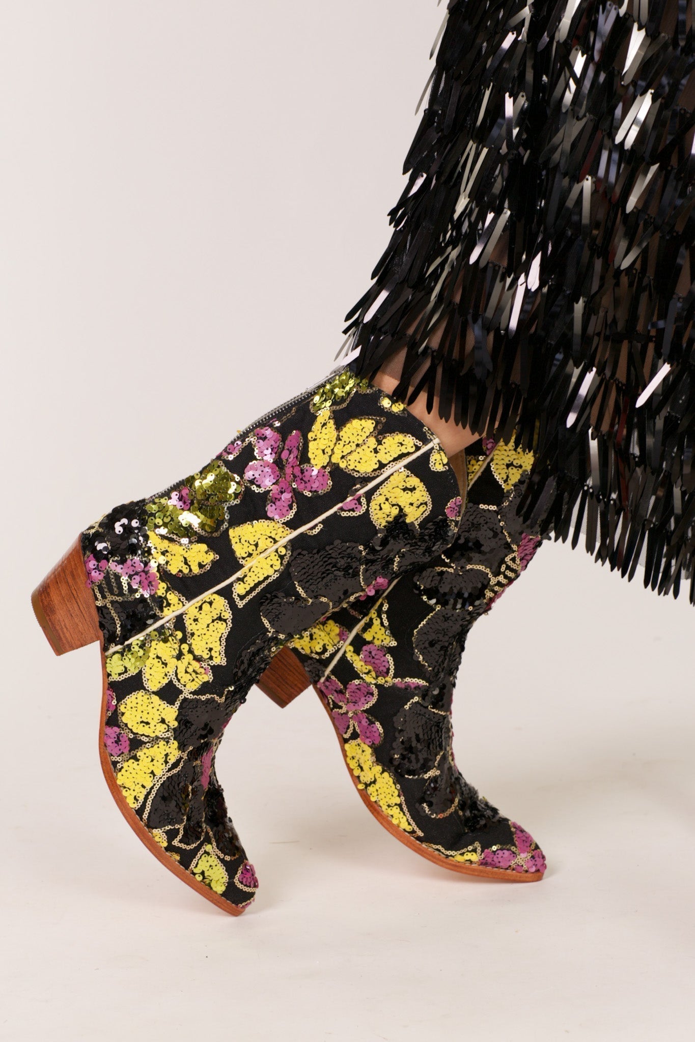 BLACK EMBROIDERED SEQUIN WESTERN BOOTS WEHRL - MOMO STUDIO BERLIN - Berlin Concept Store - sustainable & ethical fashion