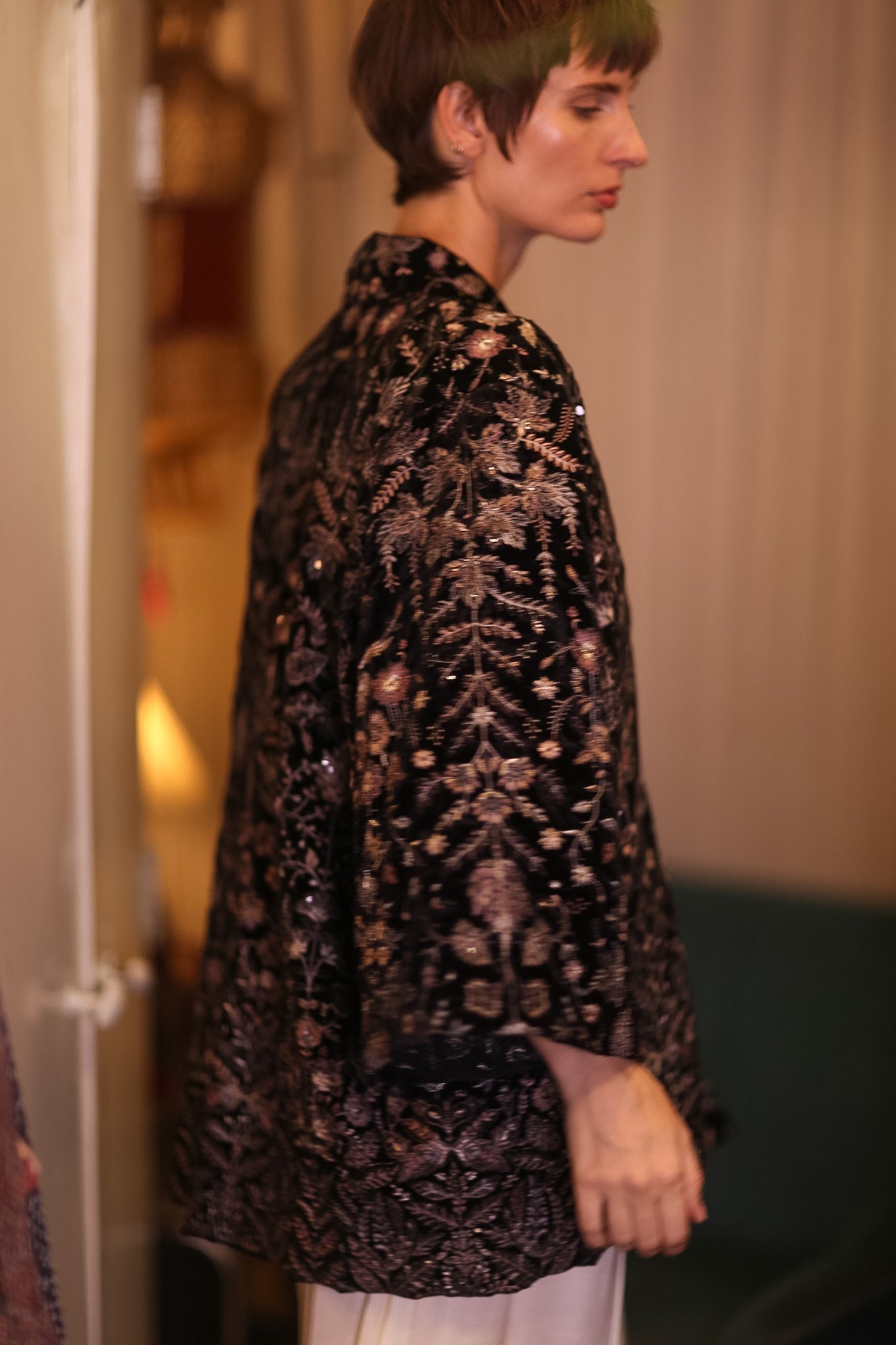 BLACK EMBROIDERED VELVET KIMONO DINAS - MOMO STUDIO BERLIN - Berlin Concept Store - sustainable & ethical fashion