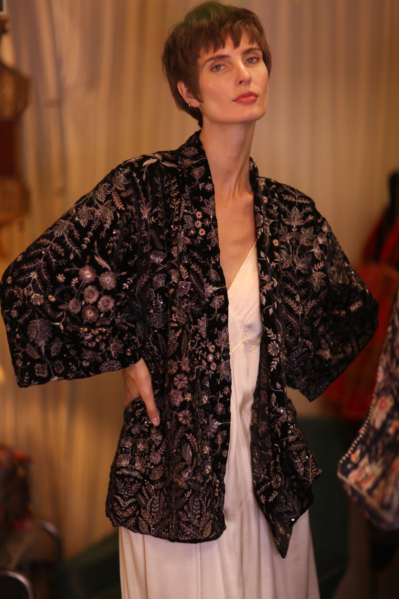 BLACK EMBROIDERED VELVET KIMONO DINAS - MOMO STUDIO BERLIN - Berlin Concept Store - sustainable & ethical fashion