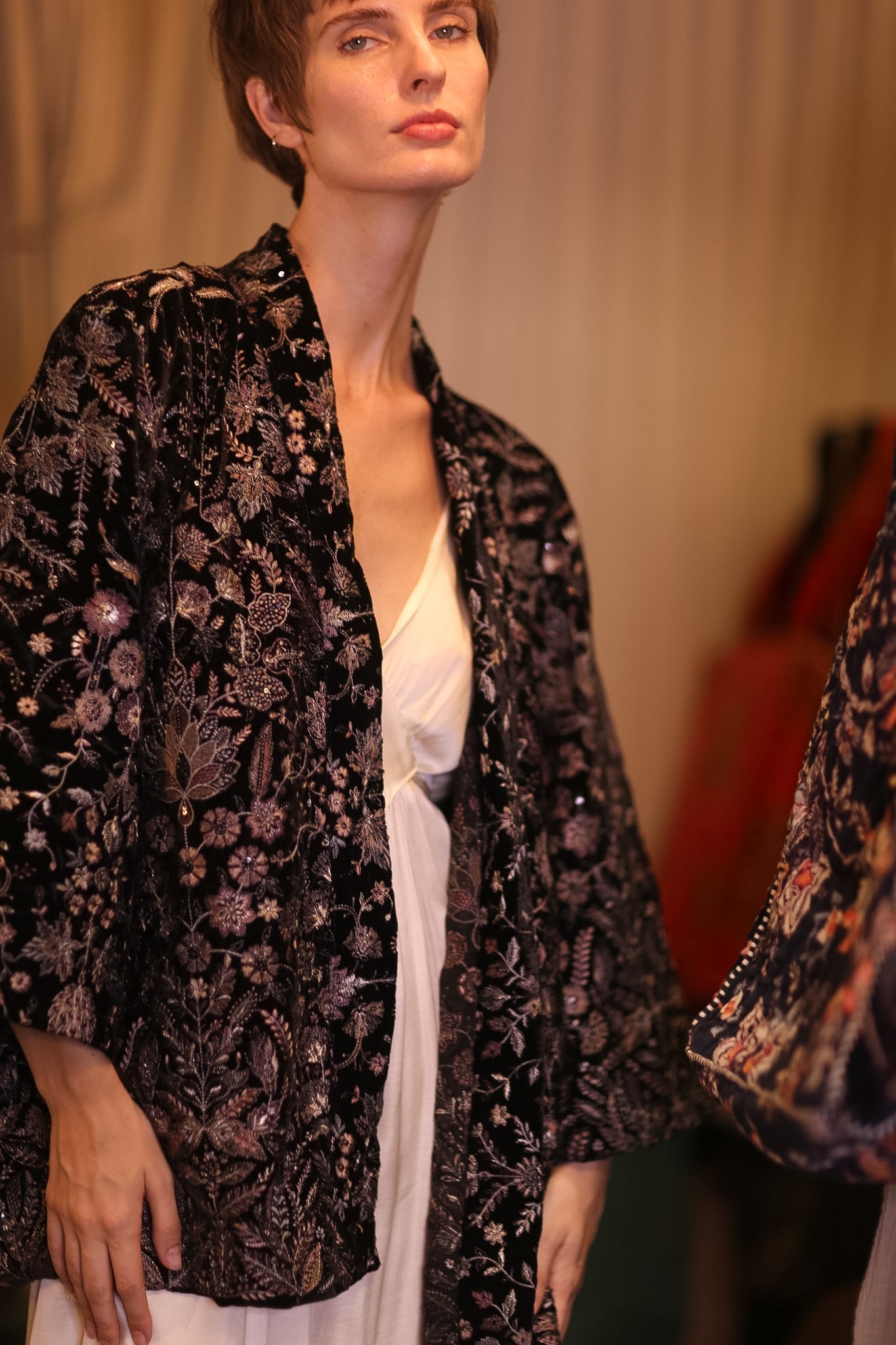 BLACK EMBROIDERED VELVET KIMONO DINAS - MOMO STUDIO BERLIN - Berlin Concept Store - sustainable & ethical fashion