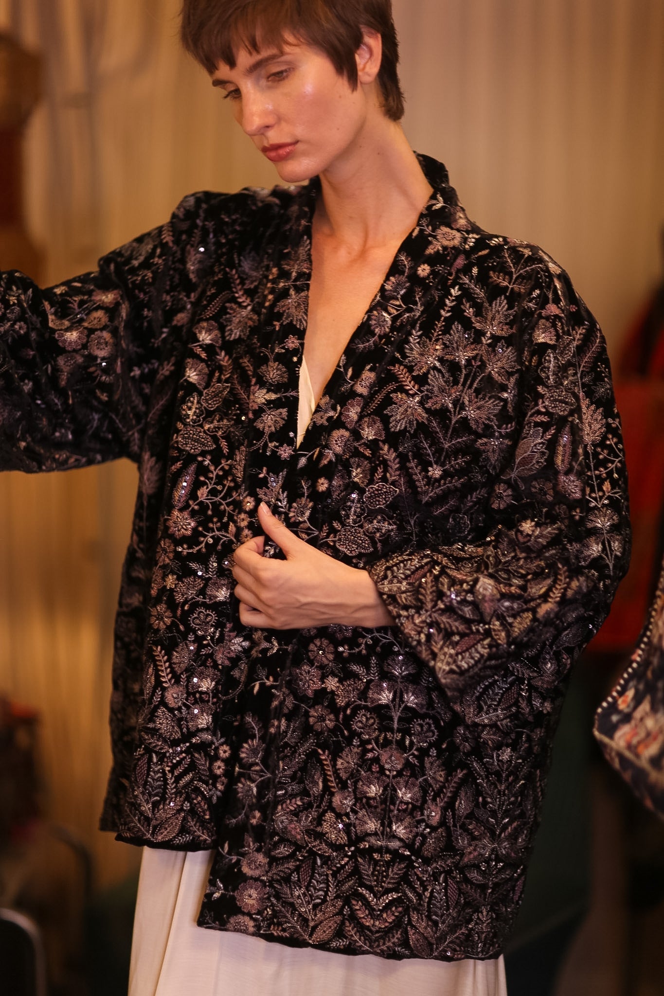 BLACK EMBROIDERED VELVET KIMONO DINAS - MOMO STUDIO BERLIN - Berlin Concept Store - sustainable & ethical fashion