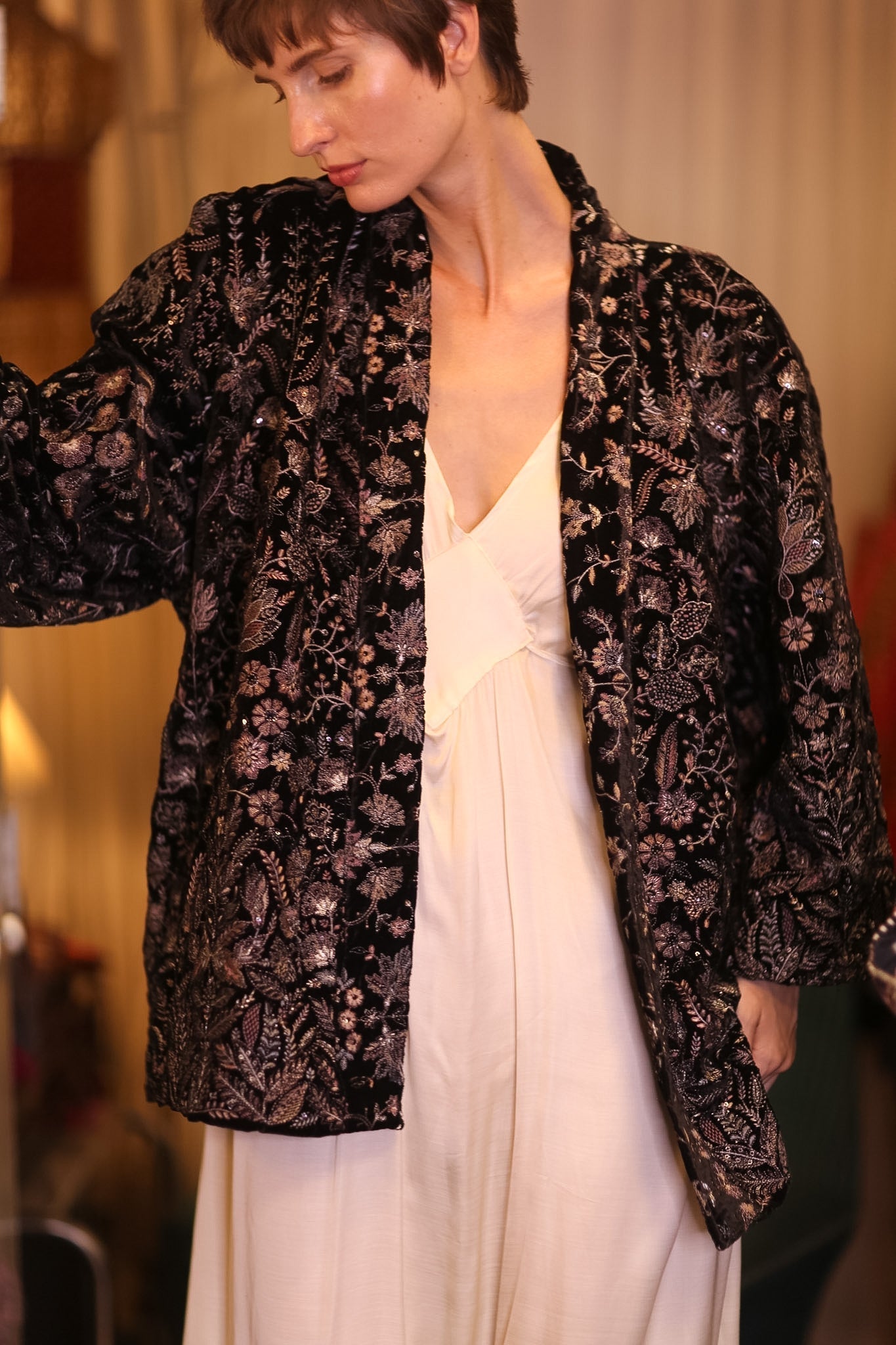 BLACK EMBROIDERED VELVET KIMONO DINAS - MOMO STUDIO BERLIN - Berlin Concept Store - sustainable & ethical fashion