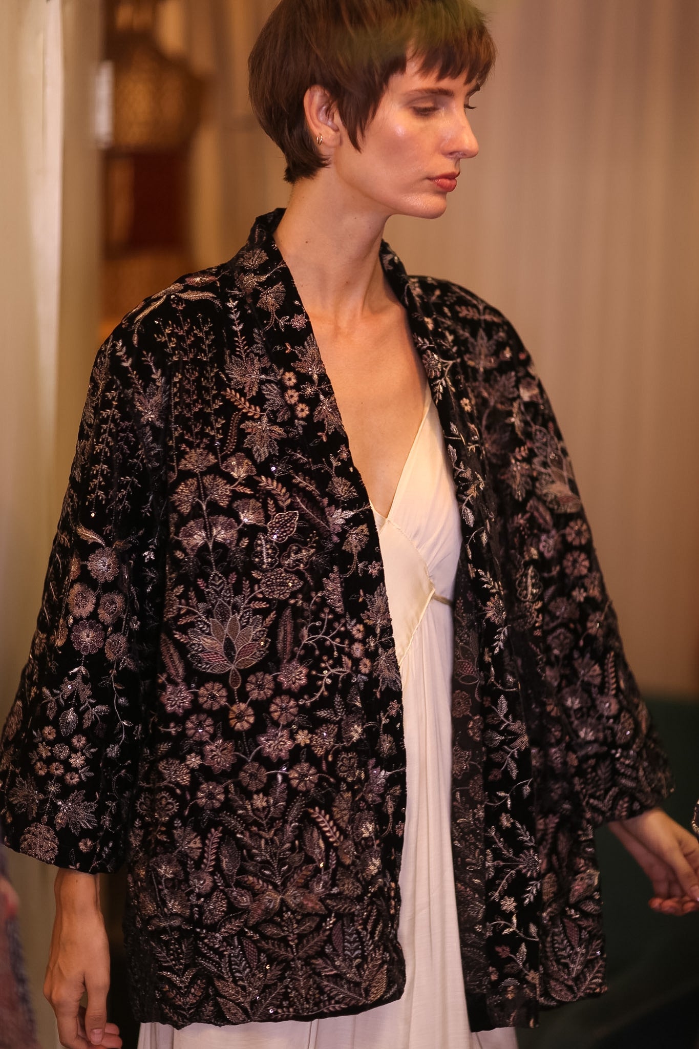 BLACK EMBROIDERED VELVET KIMONO DINAS - MOMO STUDIO BERLIN - Berlin Concept Store - sustainable & ethical fashion