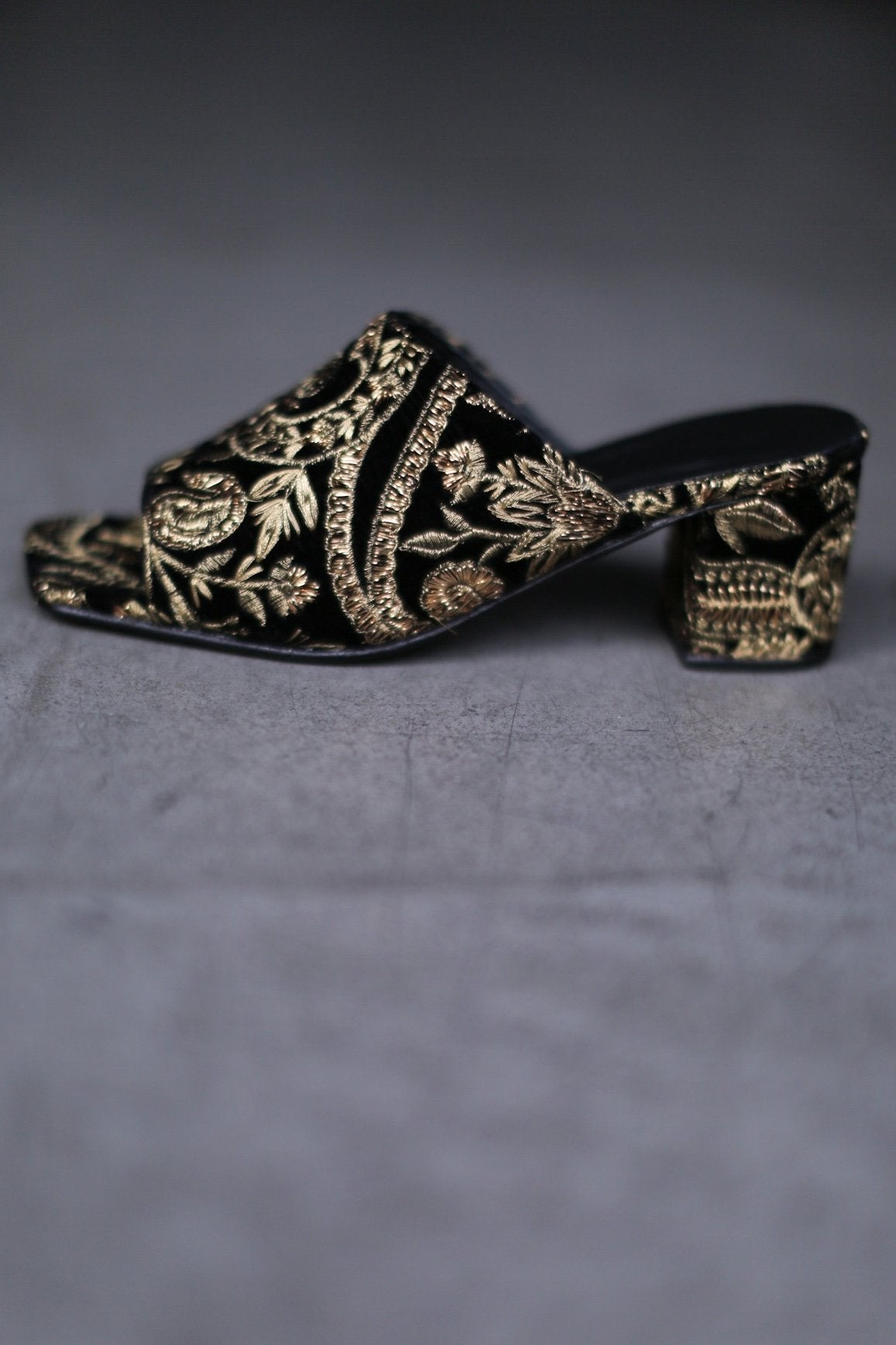 BLACK GOLD VELVET EMBROIDERED MULES LULU - MOMO STUDIO BERLIN - Berlin Concept Store - sustainable & ethical fashion