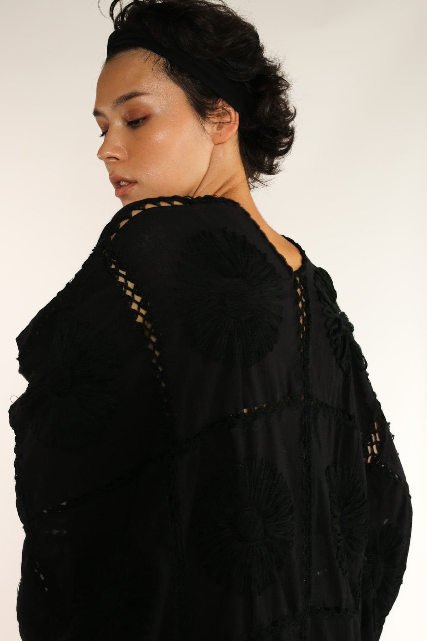 BLACK KIMONO EMBROIDERED FLORA CROCHET - MOMO STUDIO BERLIN - Berlin Concept Store - sustainable & ethical fashion