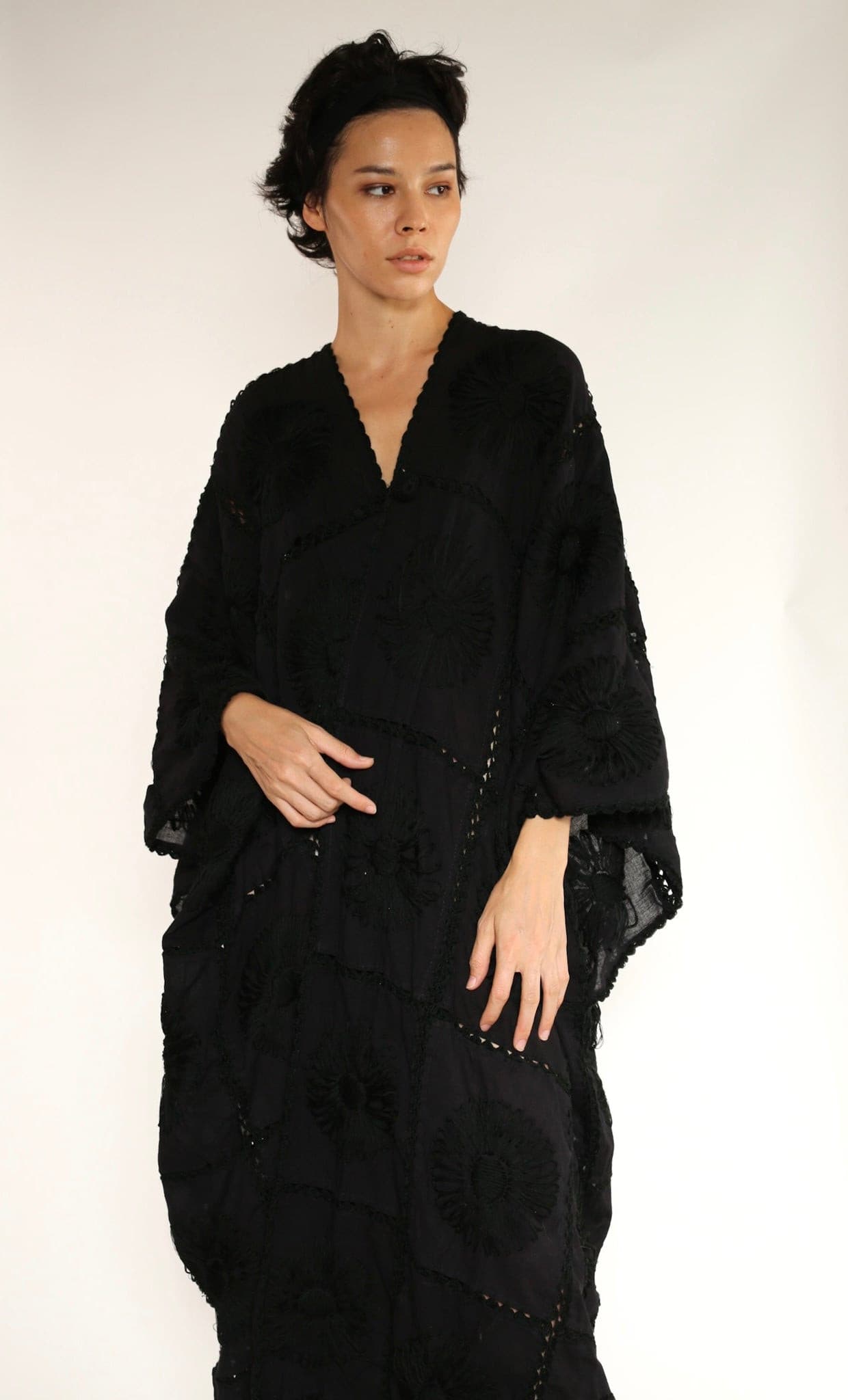 BLACK KIMONO EMBROIDERED FLORA CROCHET - MOMO STUDIO BERLIN - Berlin Concept Store - sustainable & ethical fashion