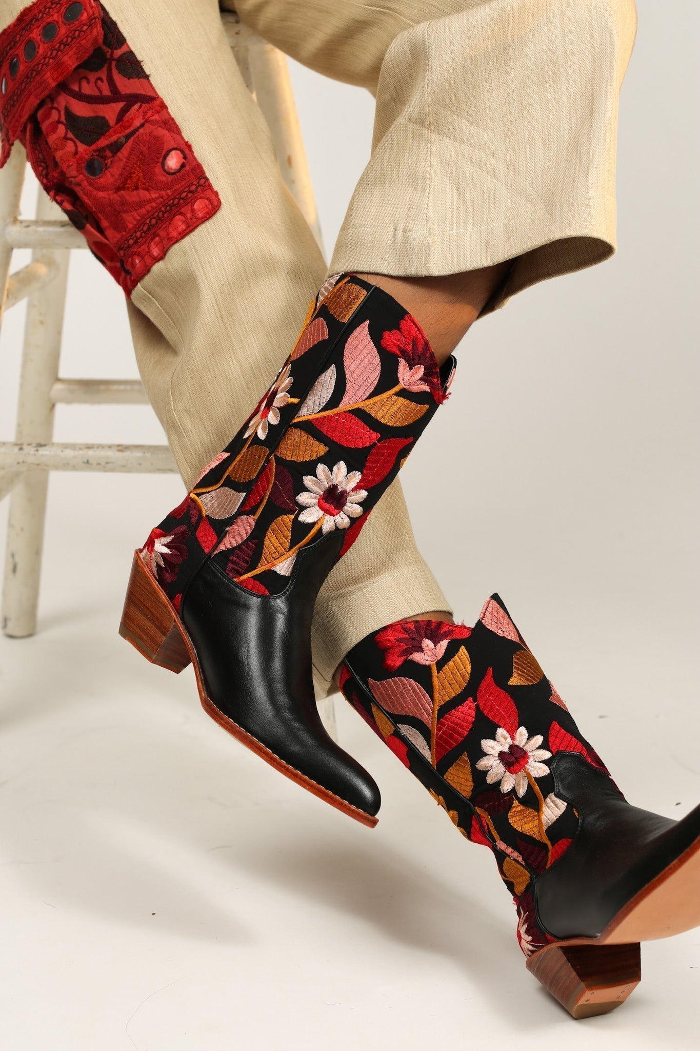 BLACK LEATHER BLACK EMBROIDERED WESTERN BOOTS X ANTHROPOLOGIE - MOMO STUDIO BERLIN - Berlin Concept Store - sustainable & ethical fashion